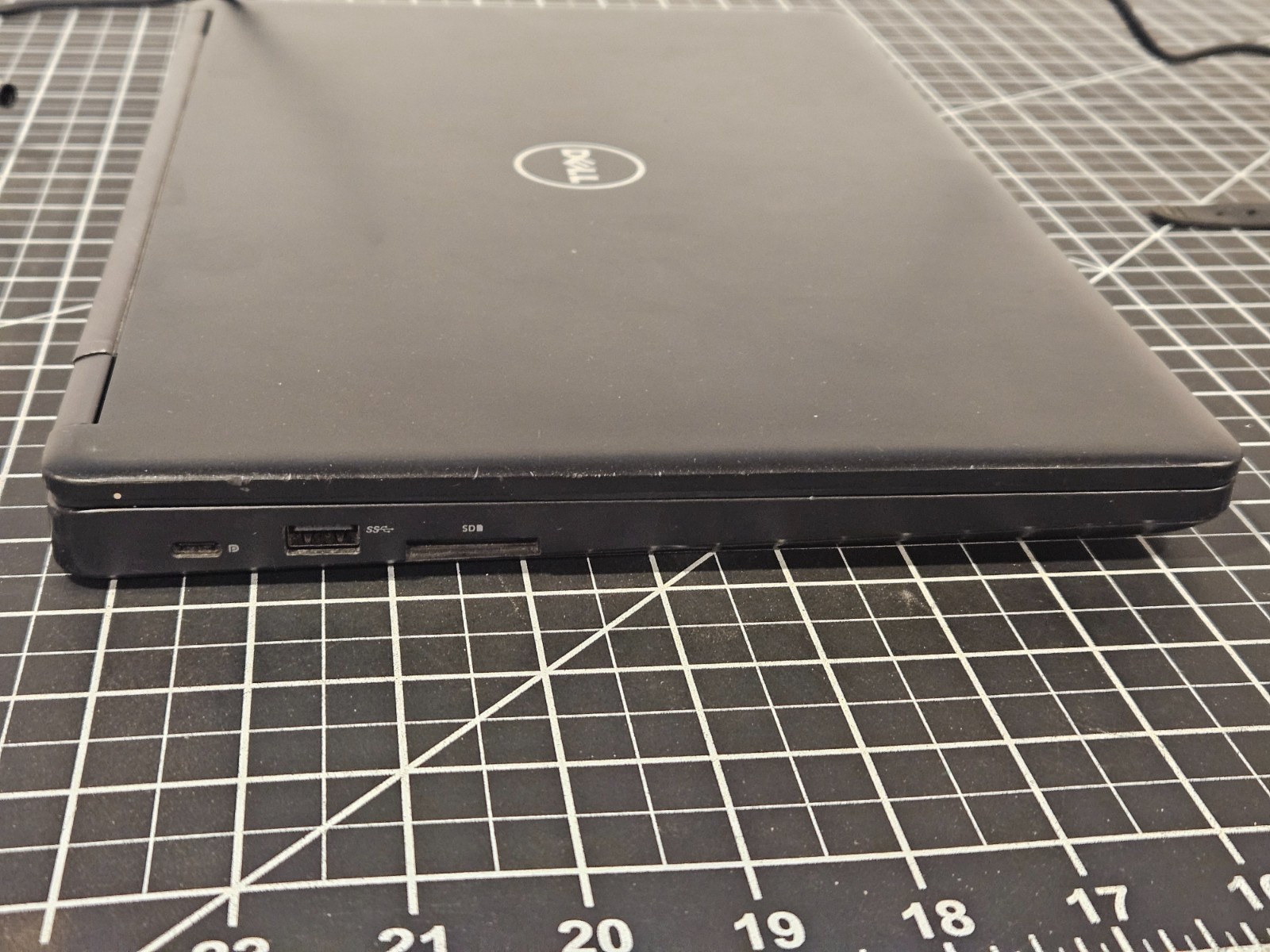 Dell Latitude 5480 14″ Core i5-7200U 2.5 GHz 8 GB DDR4 RAM No SSD No OS No AC
