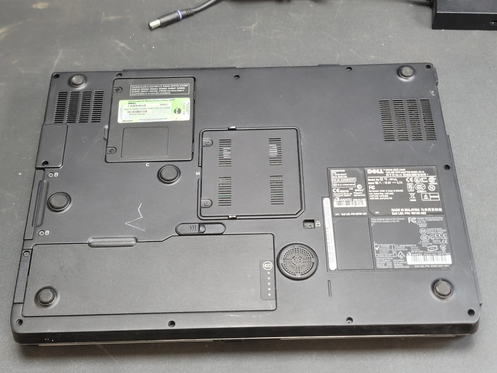 Dell Linux Ubuntu PP14L with Power Adapter PA-13 NEEDS NEW SCREEN