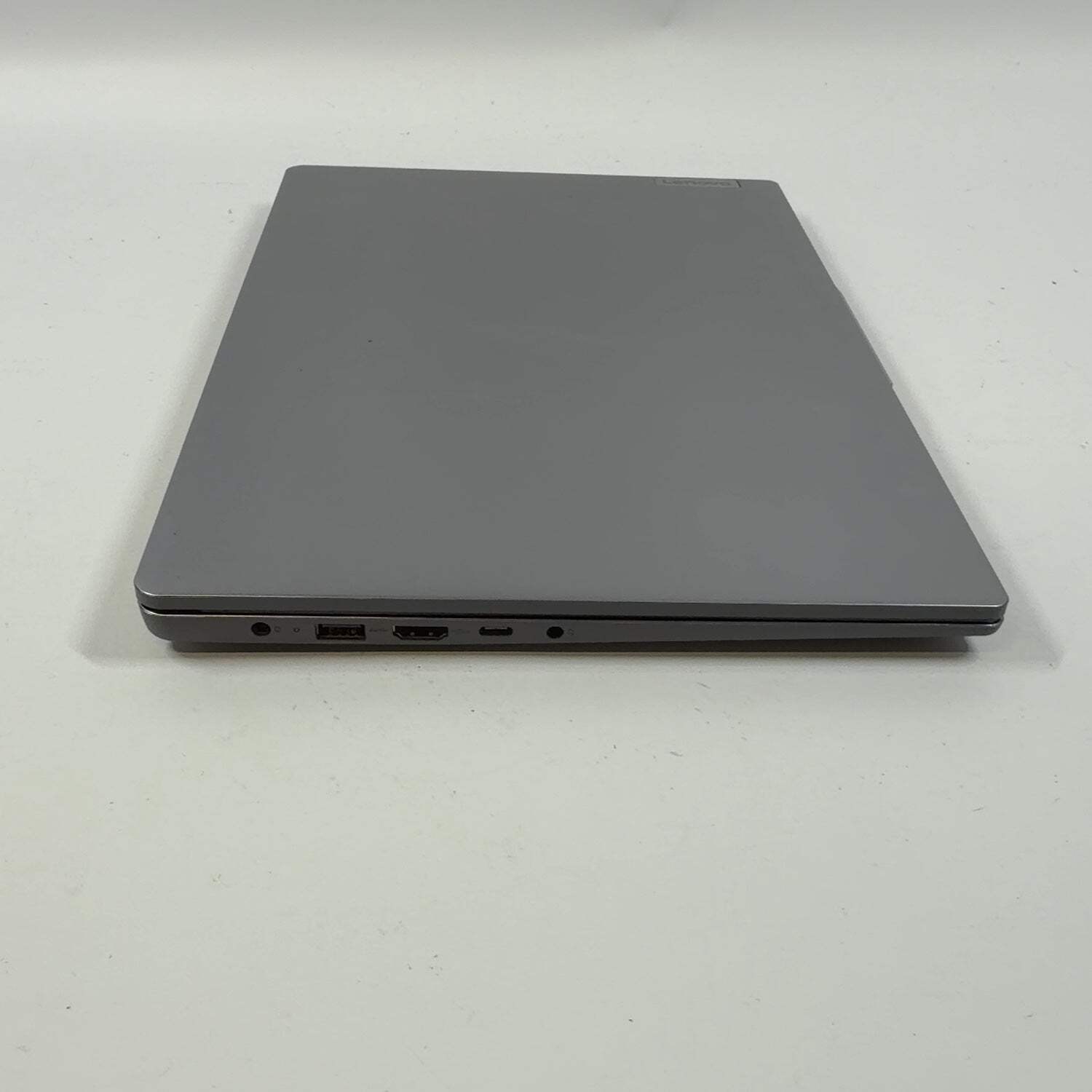 Lenovo IdeaPad Slim 3 15ABR8 15.3″ Ryzen 7 5825U 2.0GHz 16GB RAM 512GB SSD
