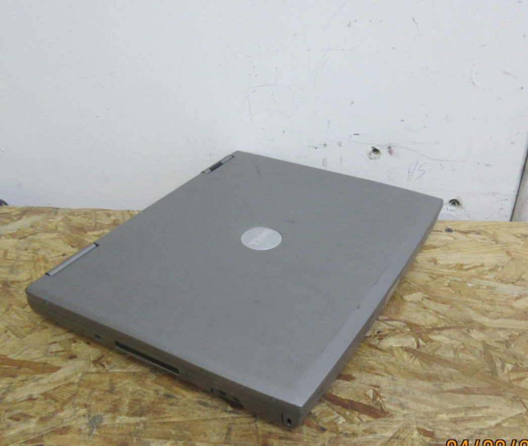 Vintage Dell Latitude D505 15″ C-Pentium M 2GB RAM NO BATTERY/HDD/SSD.