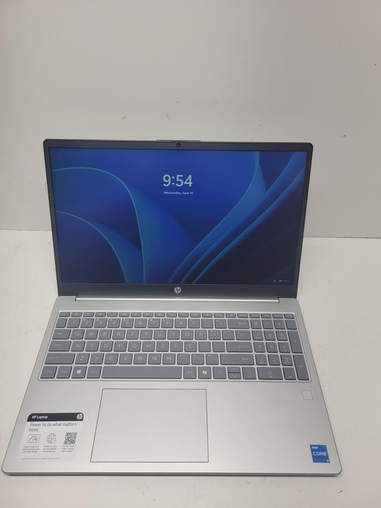 WIN 11/I3/8RAM/256SSD W CHARGER (P16033848)
