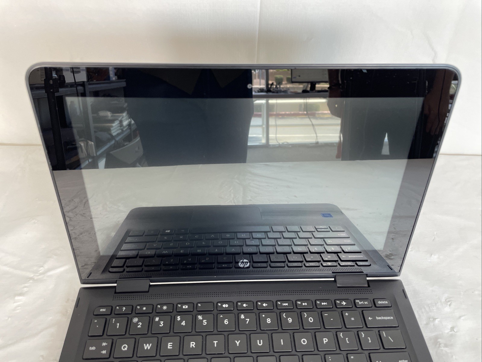 HP Pavilion x360 Convertible INTEL(R) CELERON N3060 @ 1.60GHz 4GB RAM 32GB SSD.