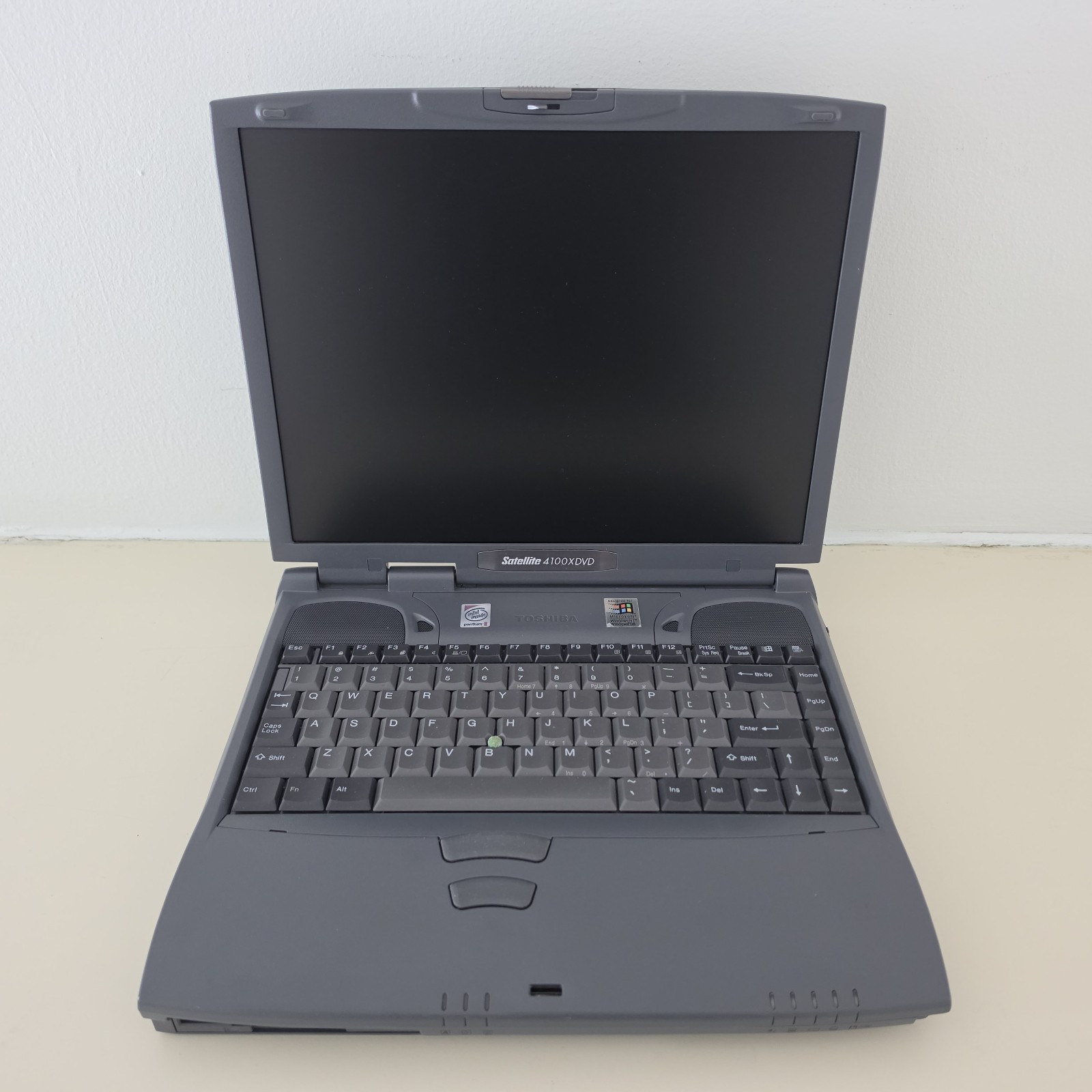 RETRO 14.1″ Vintage TOSHIBA Satellite 4100XDVD Laptop – 128MB RAM – 60GB HDD