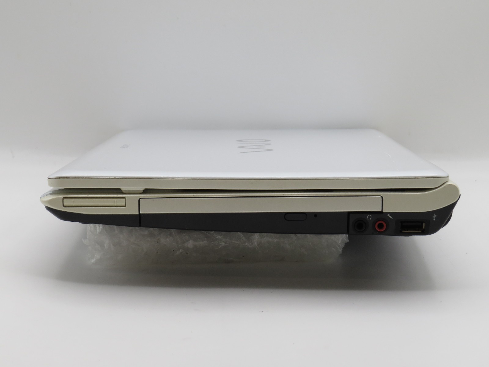 Sony Vaio | 76600 | 4GB DDR3 | 256GB SSD | GeForce G210M | 14″ | No OS/Battery