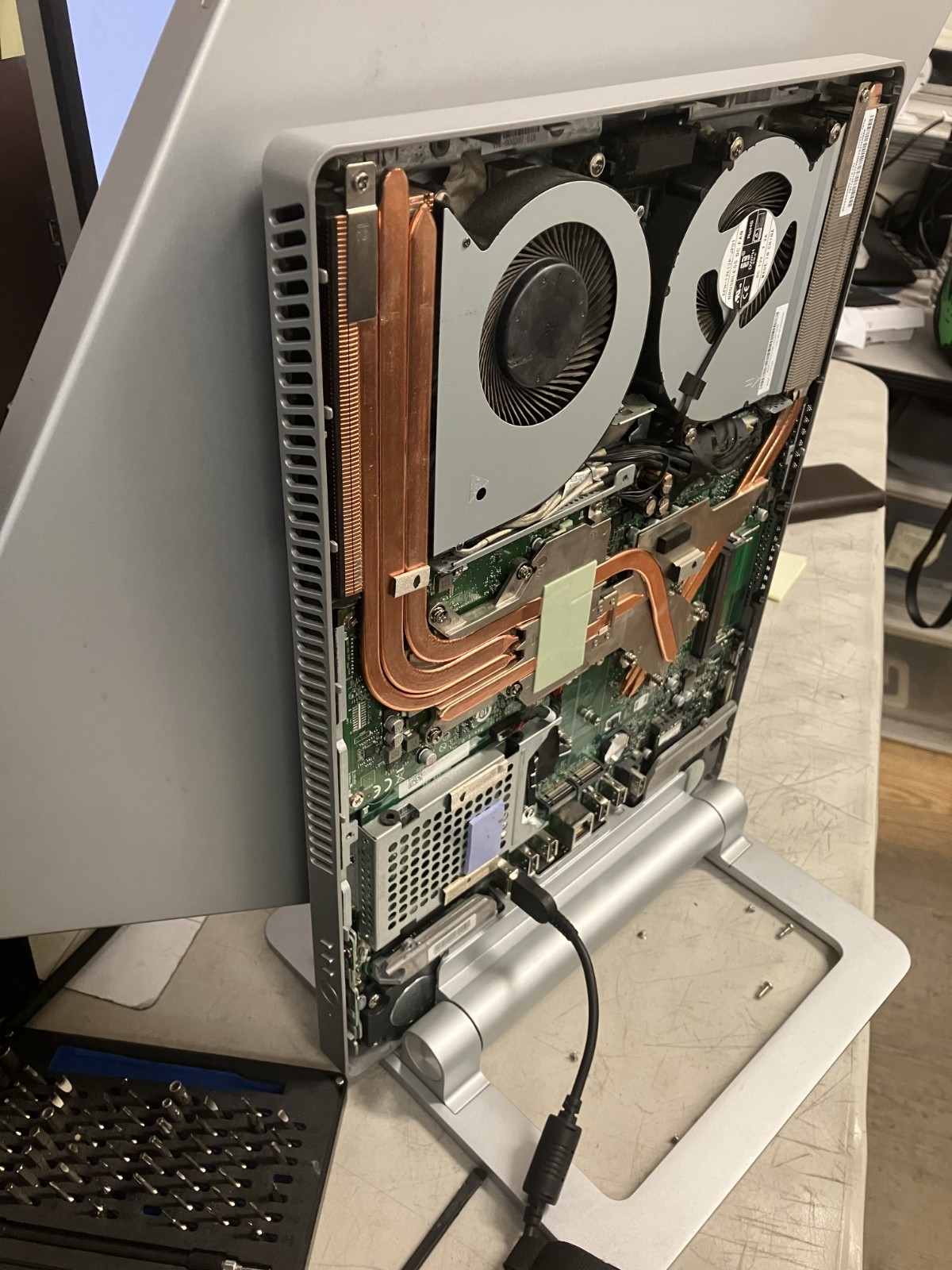 Lenovo Yoga AIO 7 27ACH6 (F0G7) – For Parts Not Working