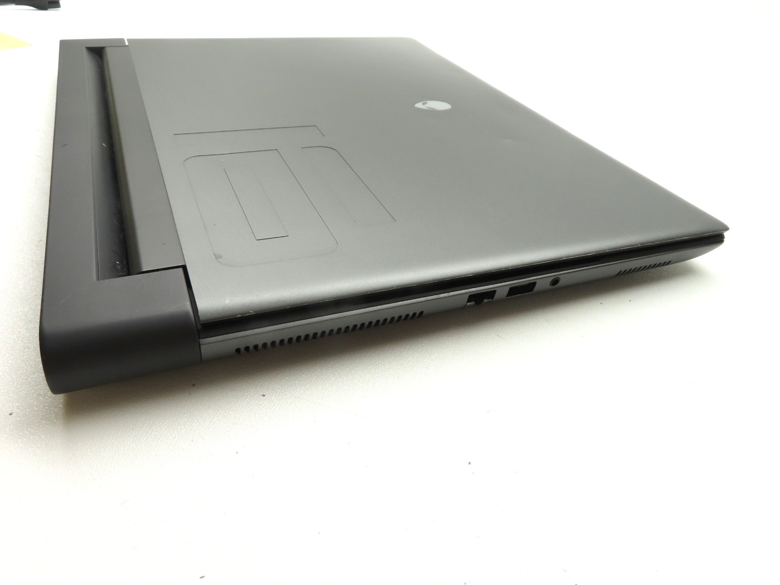Alienware M16 R1 16″ Intel i7-13700HX 2.1GHz 16GB RAM 1TB SSD RTX 4070
