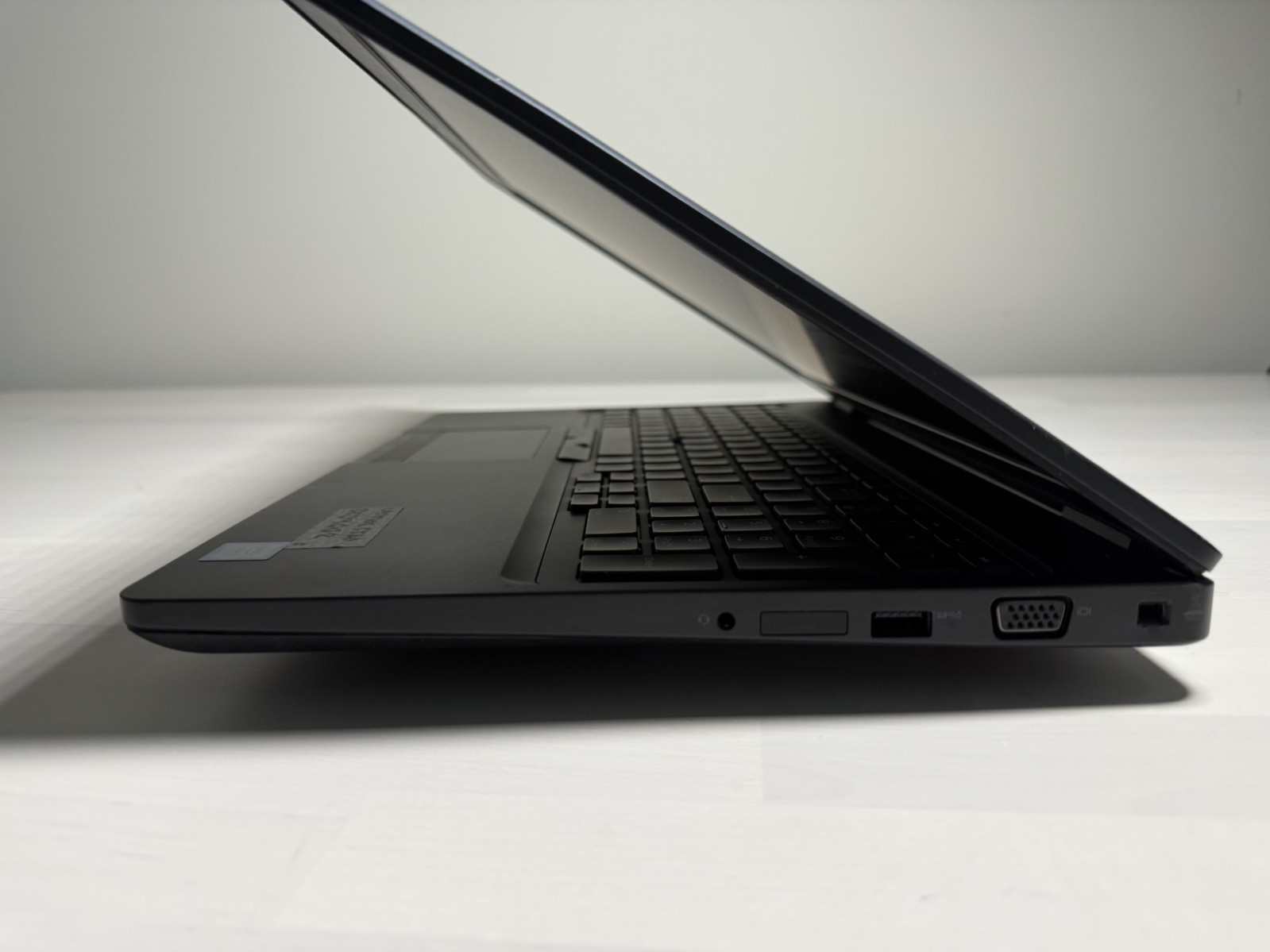 Dell Latitude 5580 Laptop Intel Core i5 7th Gen No HD/OS/AC Adapter- Bad Battery