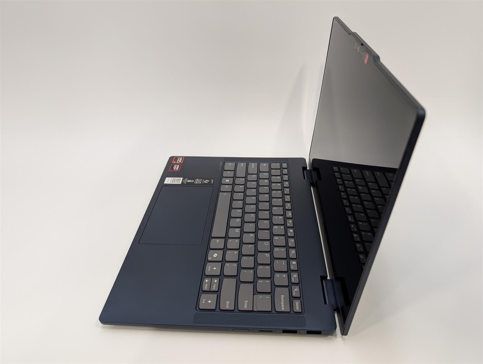 Lenovo IdeaPad 5 2in1 14″ Ryzen AI 7 350 16GB 1TB SSD 860M Blue Used-Very Good