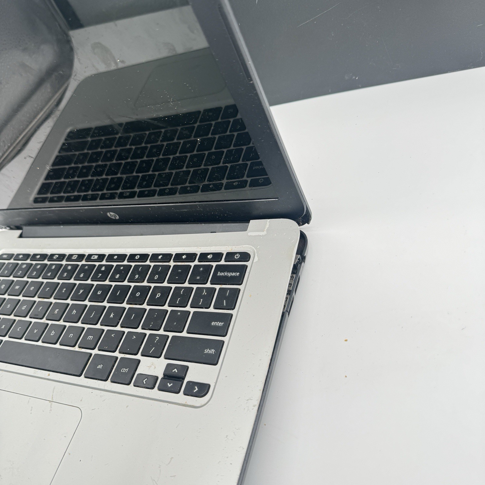 HP Chromebook Lot Of 6 Mixed For Parts Only Broken Hinges Untested Screens Good