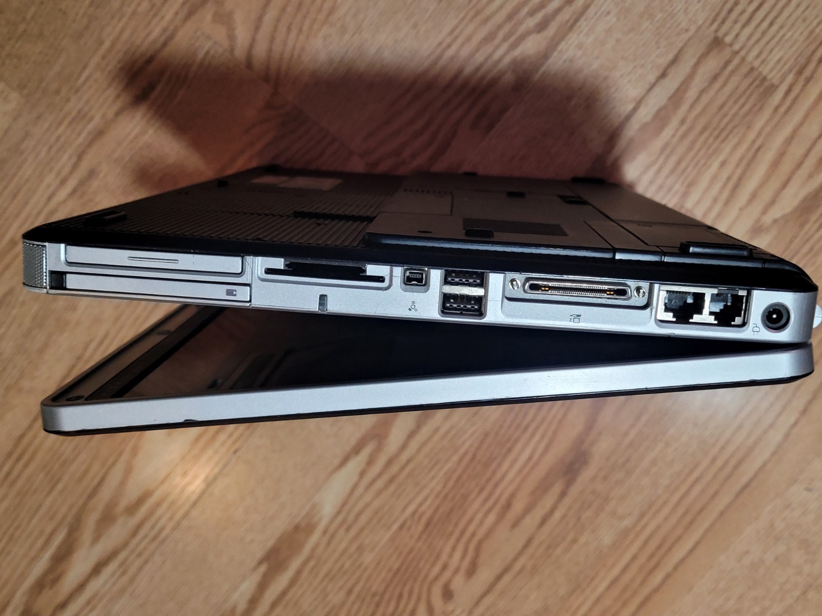 Compaq Presario V4000 Windows XP Laptop w/charger & battery (Read, No AC Cord)
