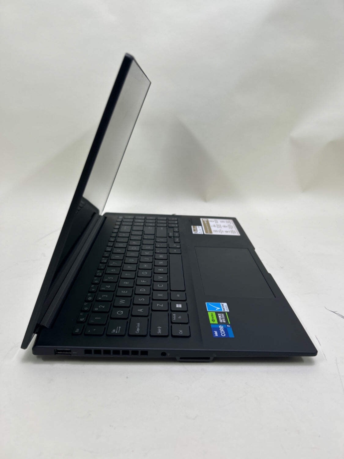 Asus Creator Laptop Q OLED Q530V 15.6″ i7-13620H 16GB RAM 512GB SSD RTX 3050