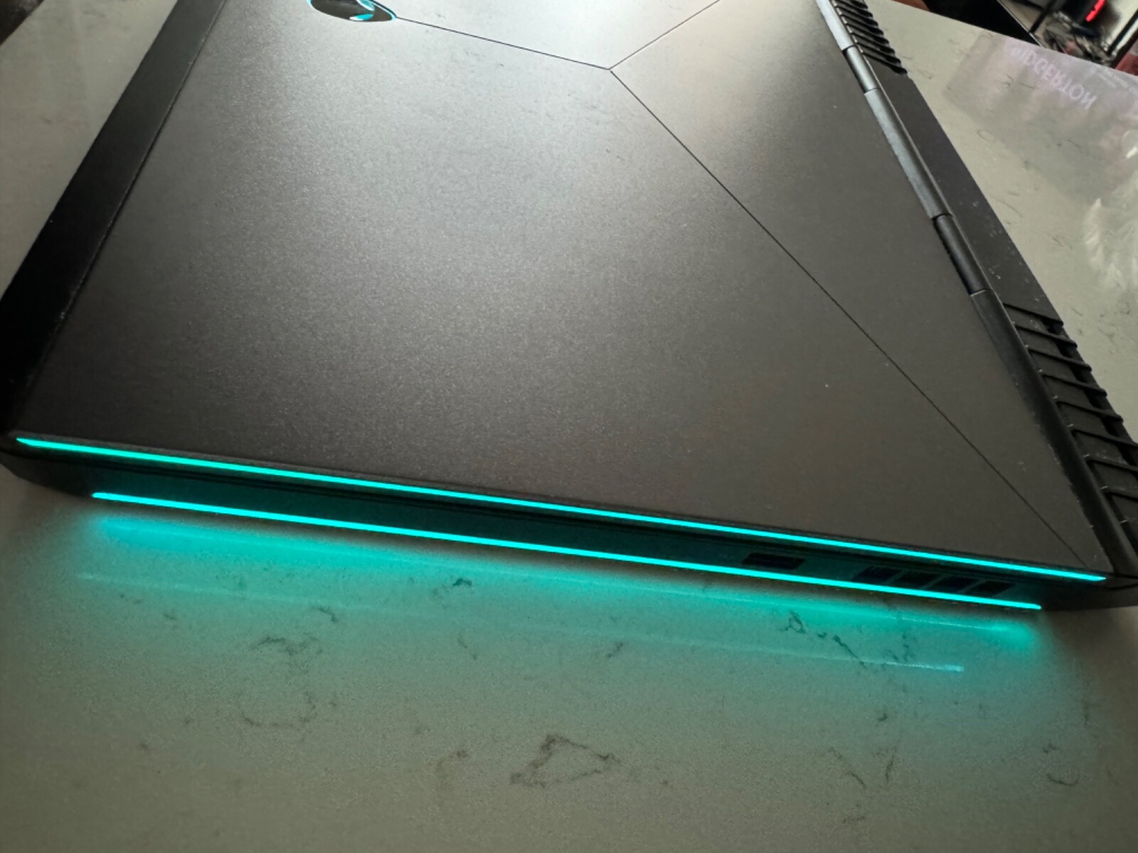 Alienware m15 R3, 15.6″ (512 GB, 16 GB Ram) Gaming Laptop (AWM15-7593BLK-PUS)
