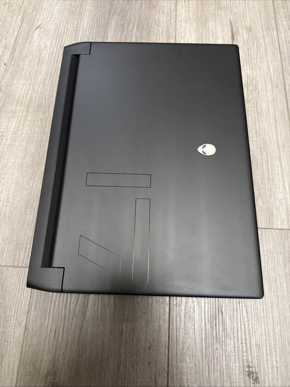 Dell Alienware m17 Ryzen Edition R5 Laptop (2022), 17.3″ 1920×1080 FHD, Ryzen
