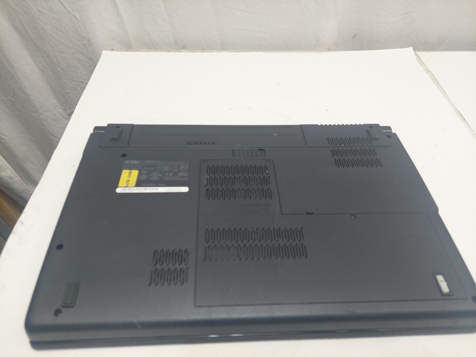 DELL STUDIO 1555 PP39L – FOR PARTS – INTEL CORE 2 DUO 15″ Untested No Cord