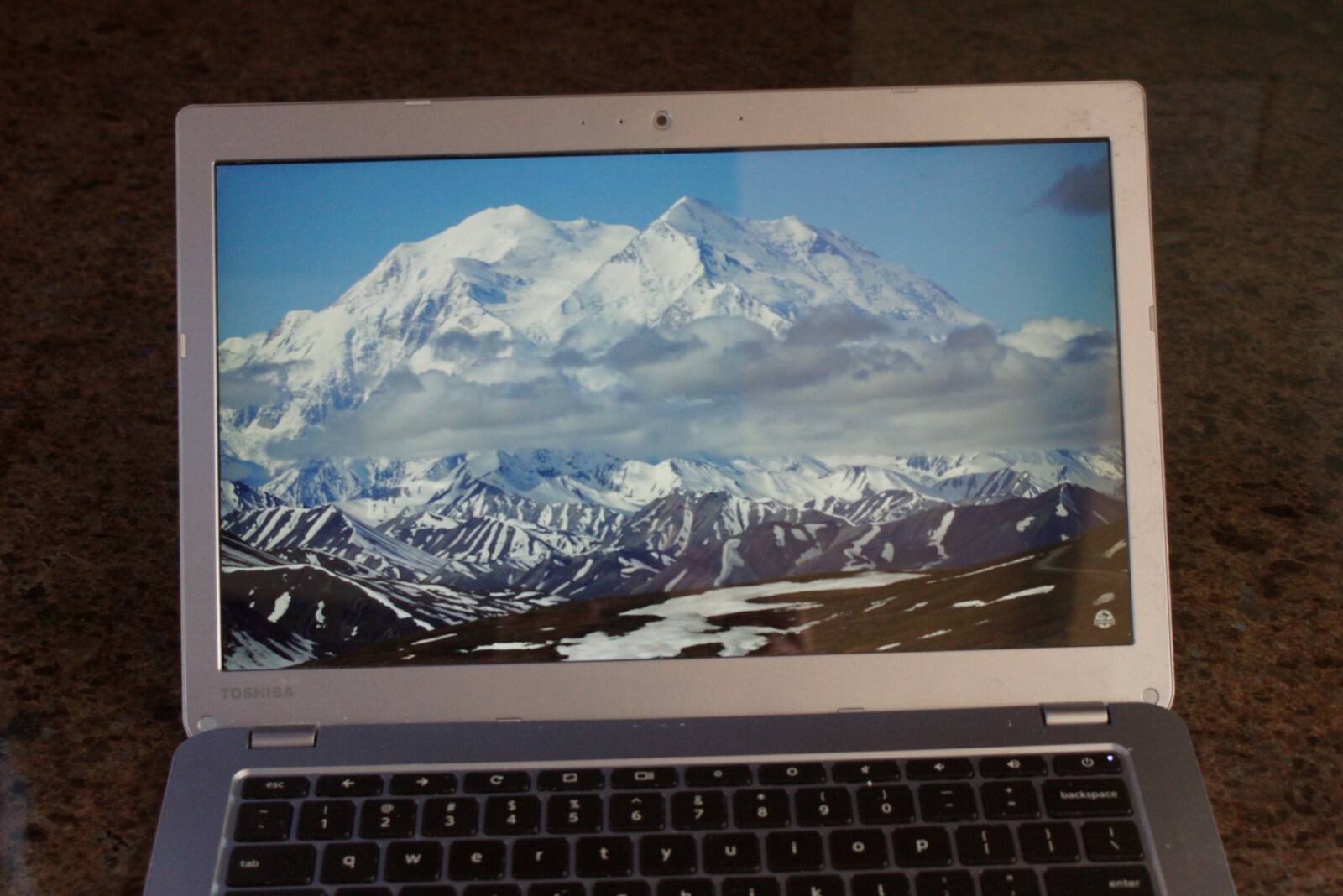 Toshiba Chromebook 2 Skulcandy CB35-B3330 13.3in. 16GB, Intel Celeron, 2.16GHz,