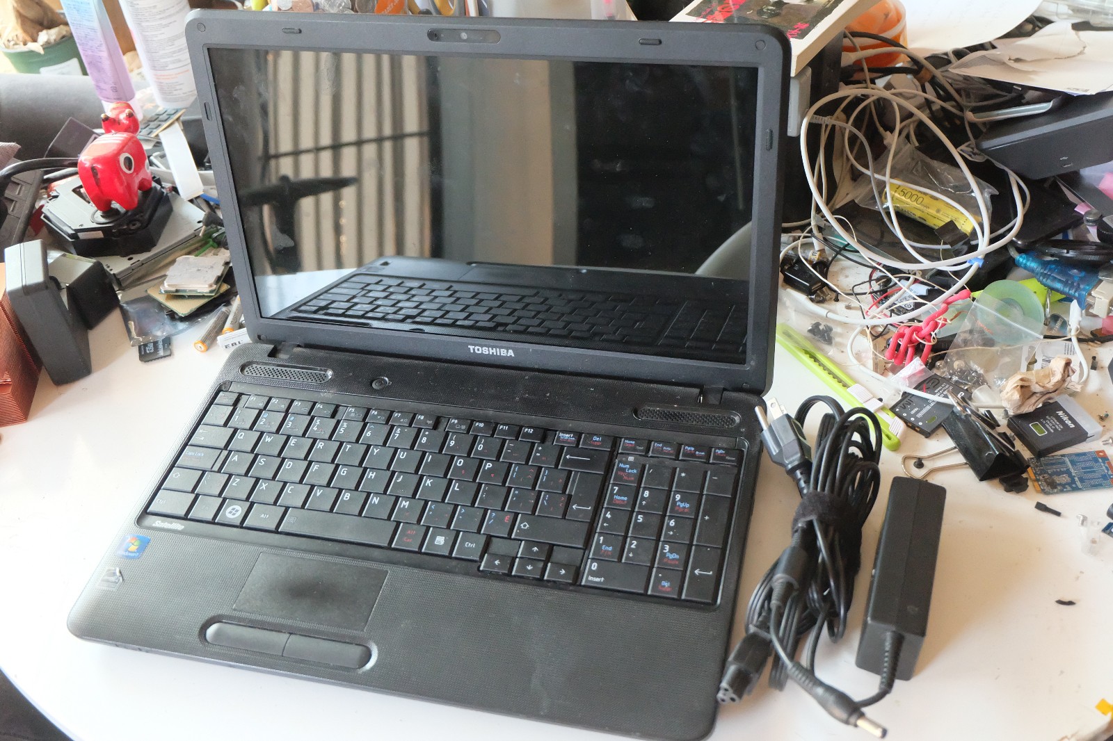 Toshiba Satellite C650 / Core i3-2350m / 4GB / no HDD