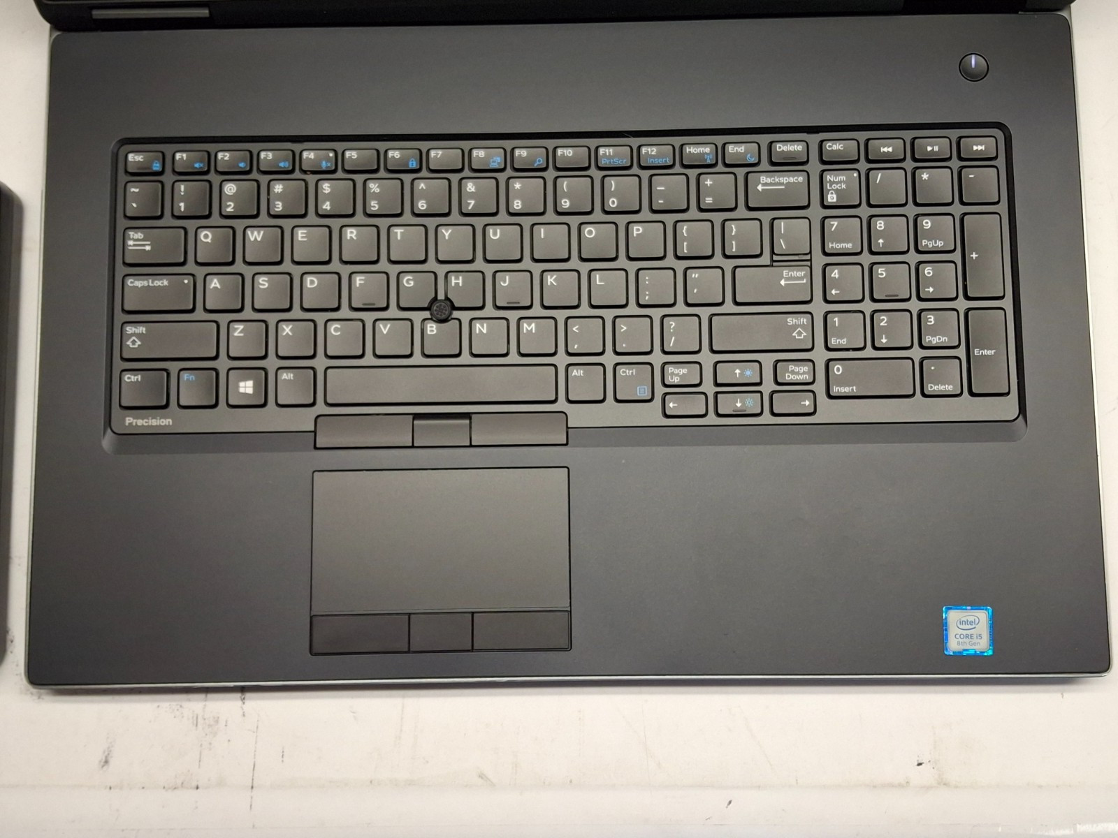 Dell Precision 7730 17.3″ Intel i5-8400H 16GB Quadro P3200 256GB SSD Win11P