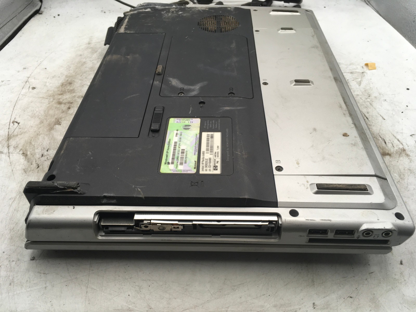 HP PAVILION DV8000 – FOR PARTS/REPAIR – INTEL CENTRINO – 256MB RAM – READ – BB