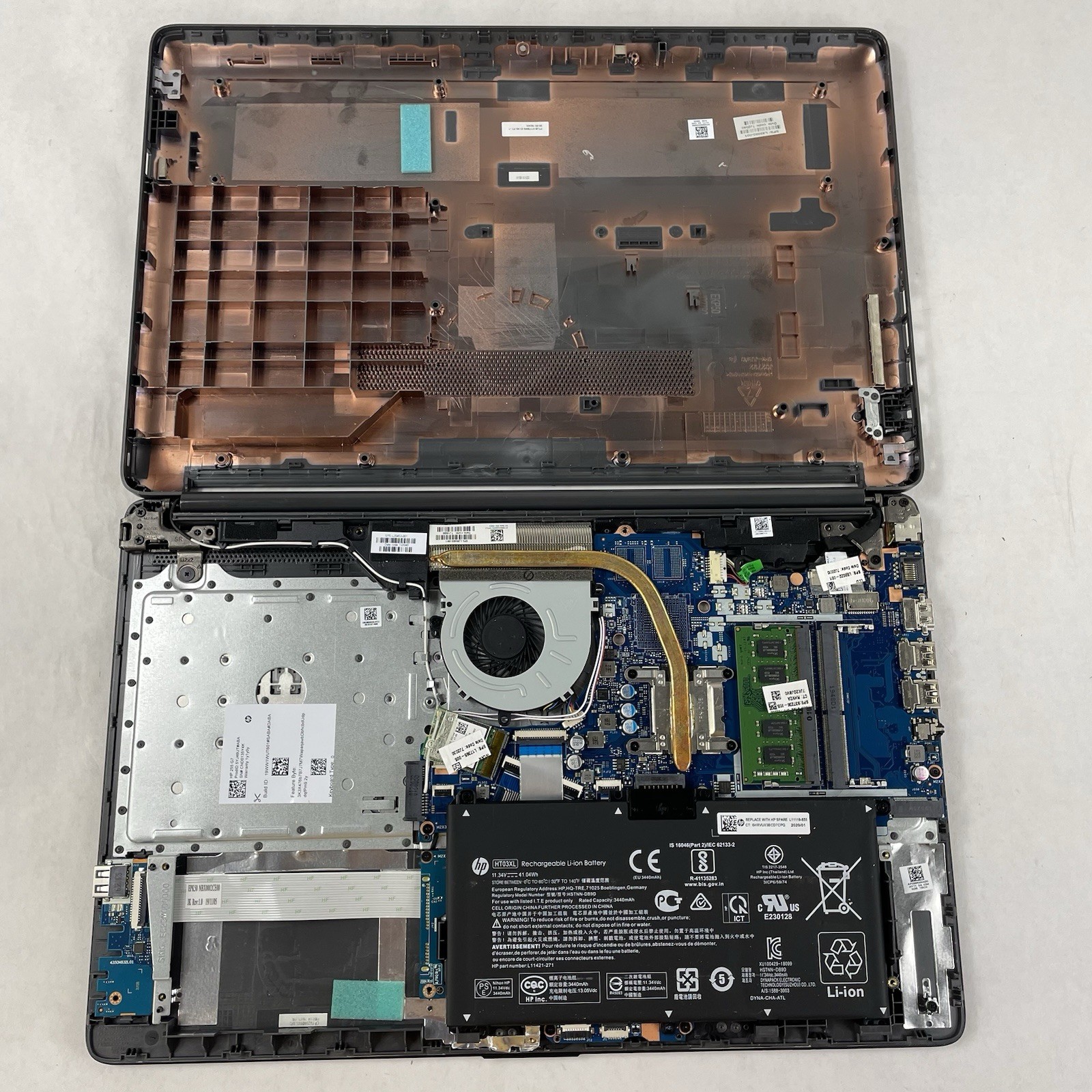 HP 255 G7 15.6″ Ryzen 3 2200U 2.50 GHz 8 GB RAM No SSD/AC/OS