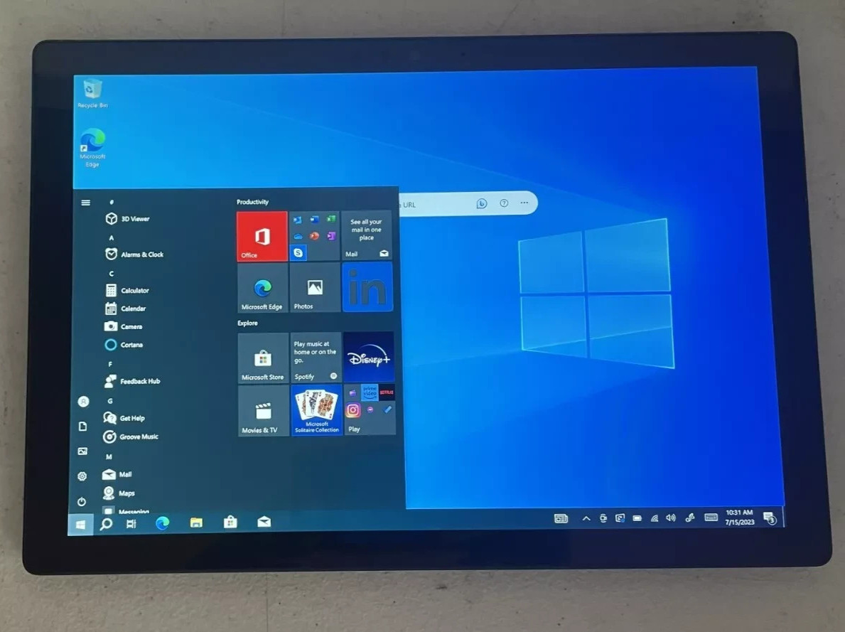 Lot 5: Microsoft Surface Pro 5 – 12.3″ Touch – M3-7Y30 – 4GB RAM – 128GB SSD
