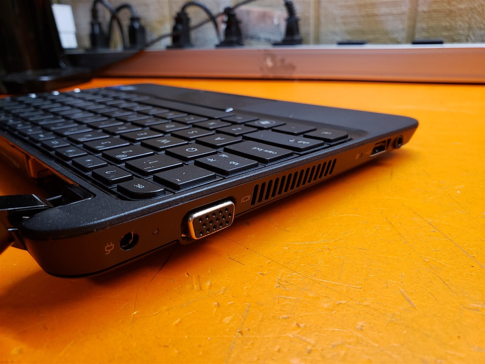 ⭐️⭐️⭐️⭐️⭐️ **READ** HP Mini 2102 Laptop Netbook *No Battery, HD or RAM*