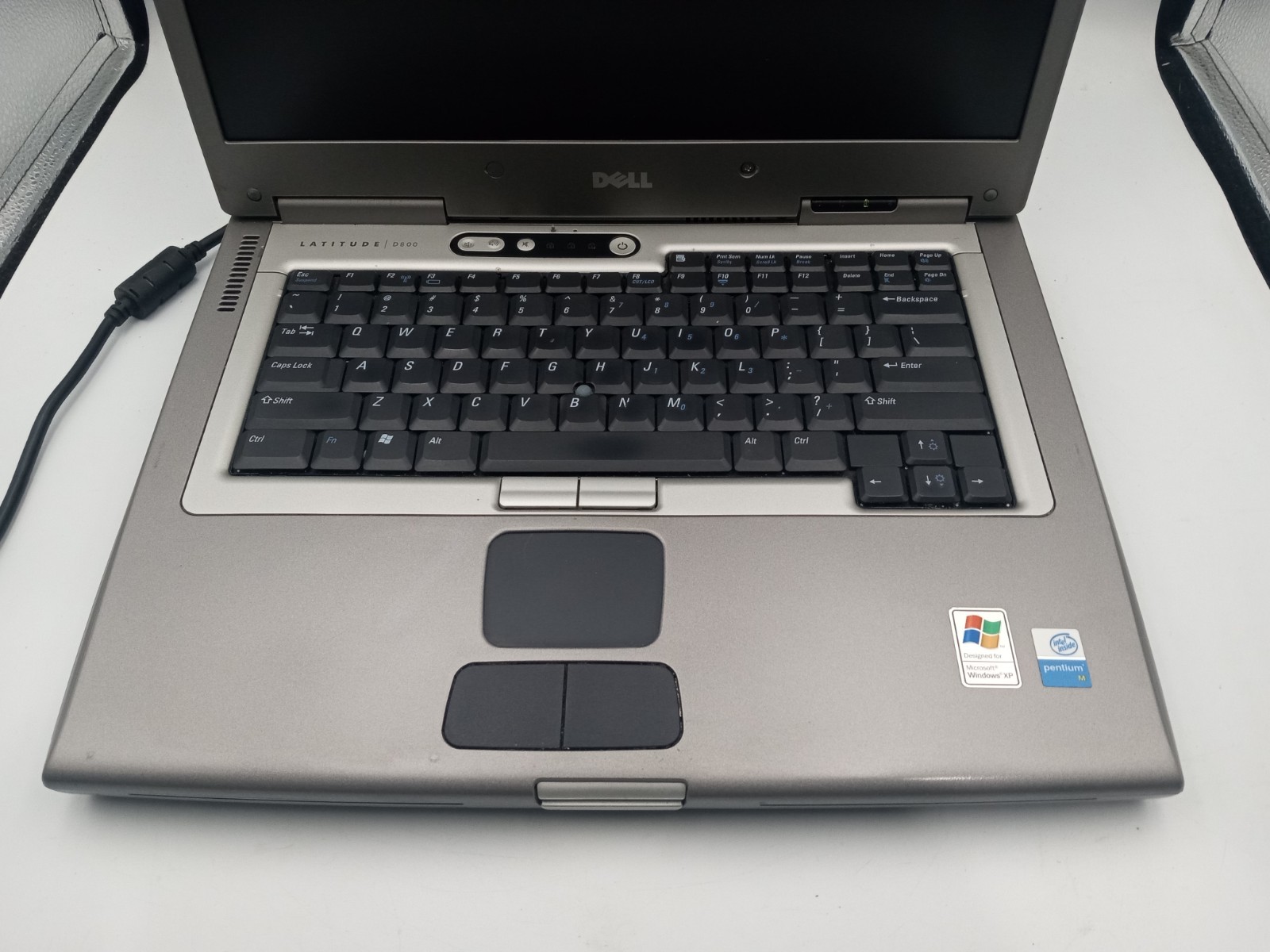 Dell Latitude D800 Pentium M 1.7GHz 1GB RAM 80GB HDD WinXP FX5200 – READ -RR