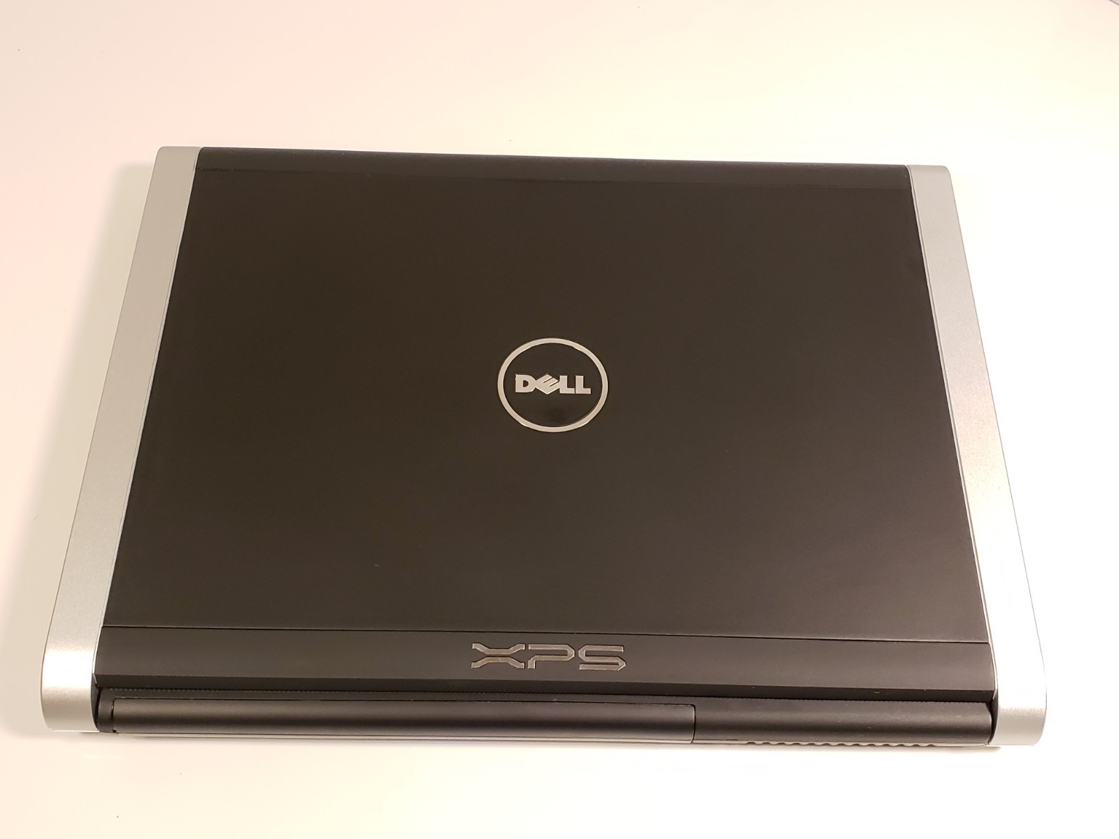 Dell XPS M1530 Notebook 4GB RAM, 250GB SSD, Slot DVD-RW w/AC Adapter & Case