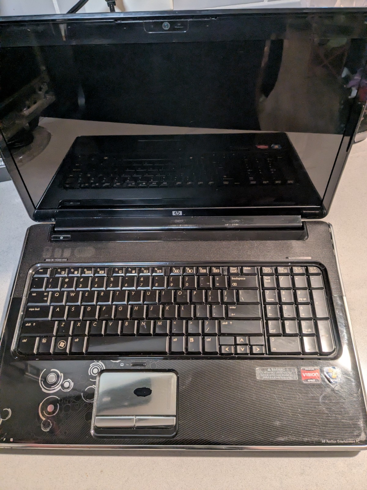 HP Pavilion dv7-3065dx Notebook Laptop 17″ AMD Turion II Win 7 Black HDMI USB