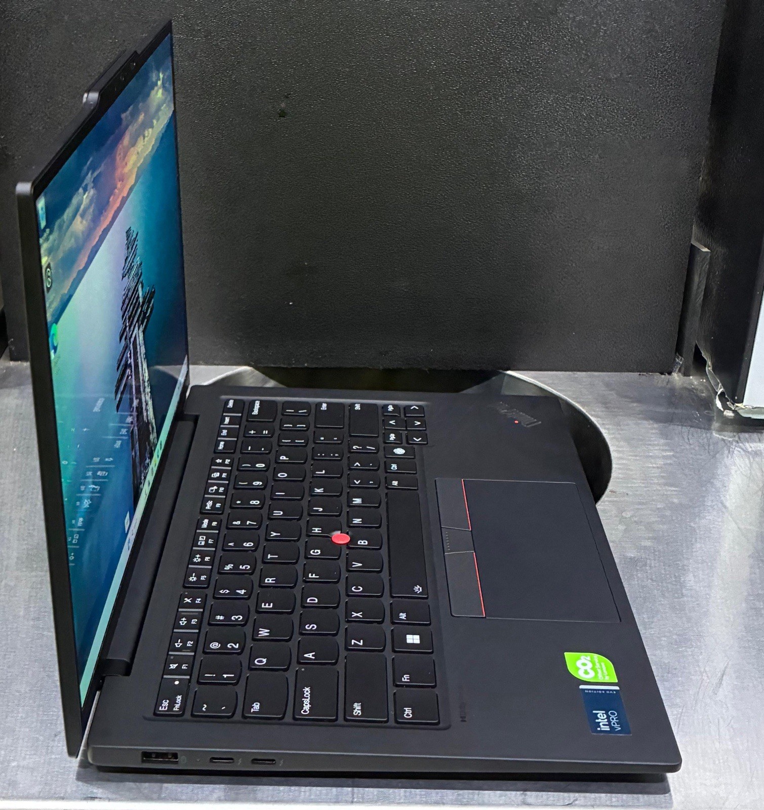 Lenovo ThinkPad X1 Carbon Gen 12 14”Oled 1.7 GHz Ultra 7 165U 16GB 256GB SSD