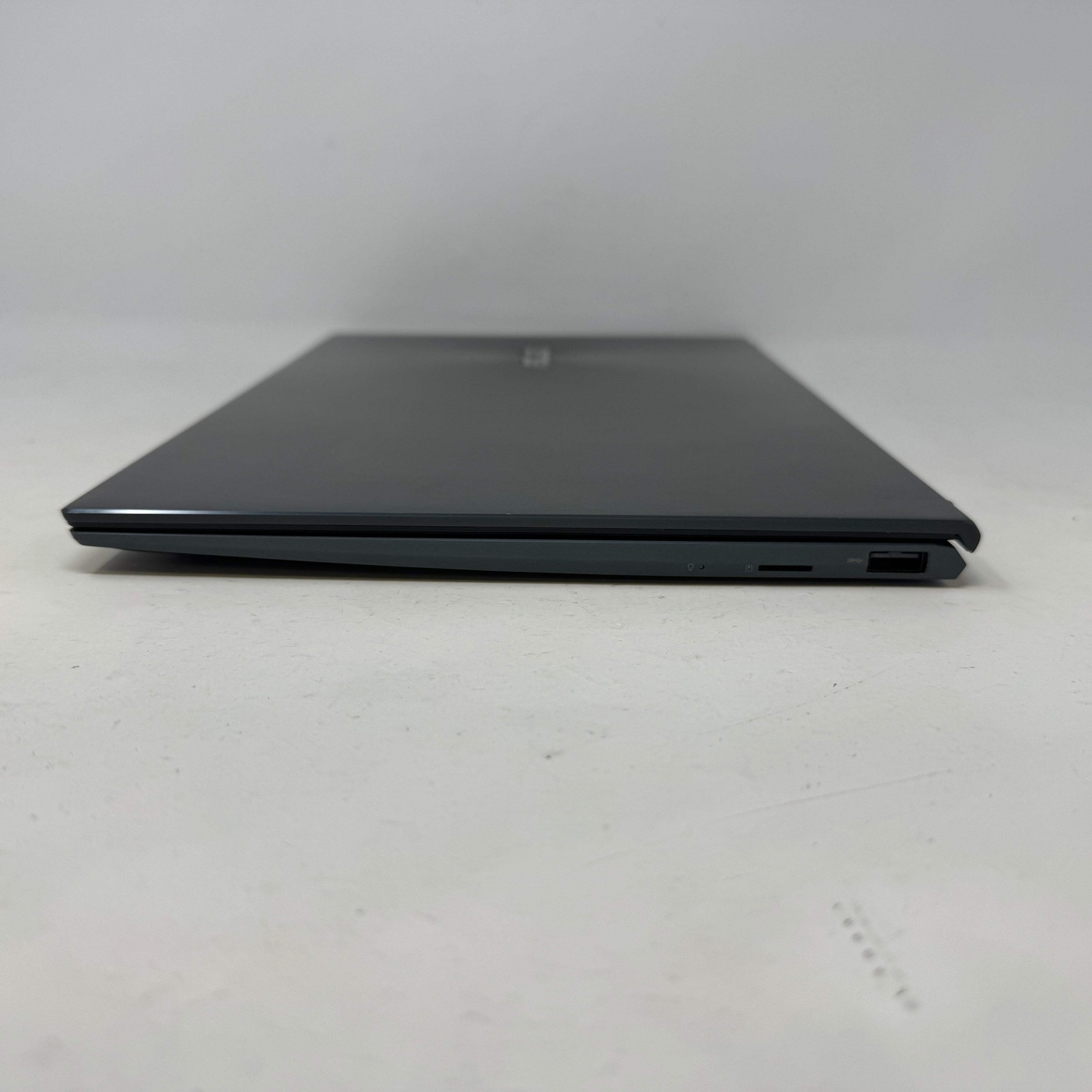 Asus Zenbook 13 UX325E 13.3″ i5-1135G7 2.4GHz 8GB RAM 256GB SSD