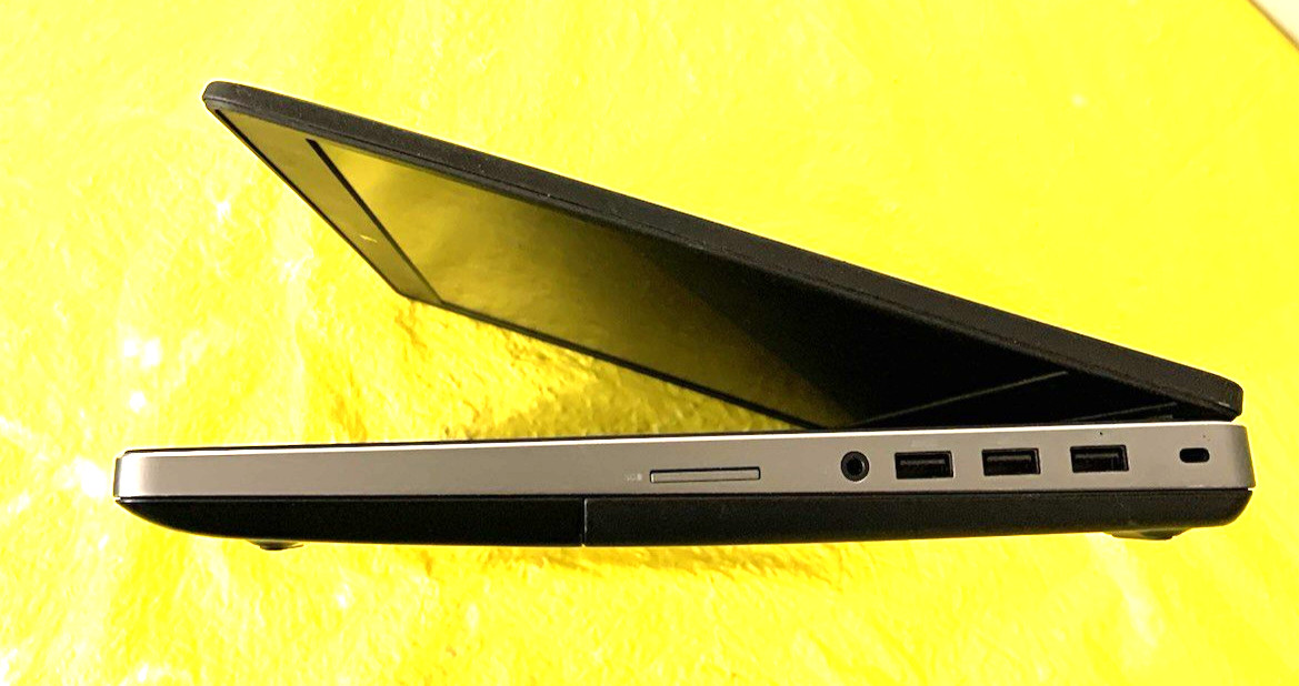 Dell Precision 7520 Workstation 15.6″ Core i7-7820HQ 2.90GHz 16GB Ram 2 TB HDD