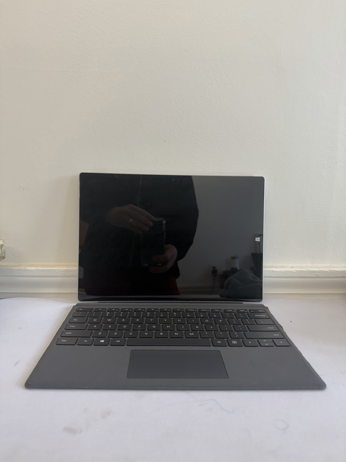 Microsoft Surface 2631 Laptop – Good Screen – Intel i5-4300U – Read Des