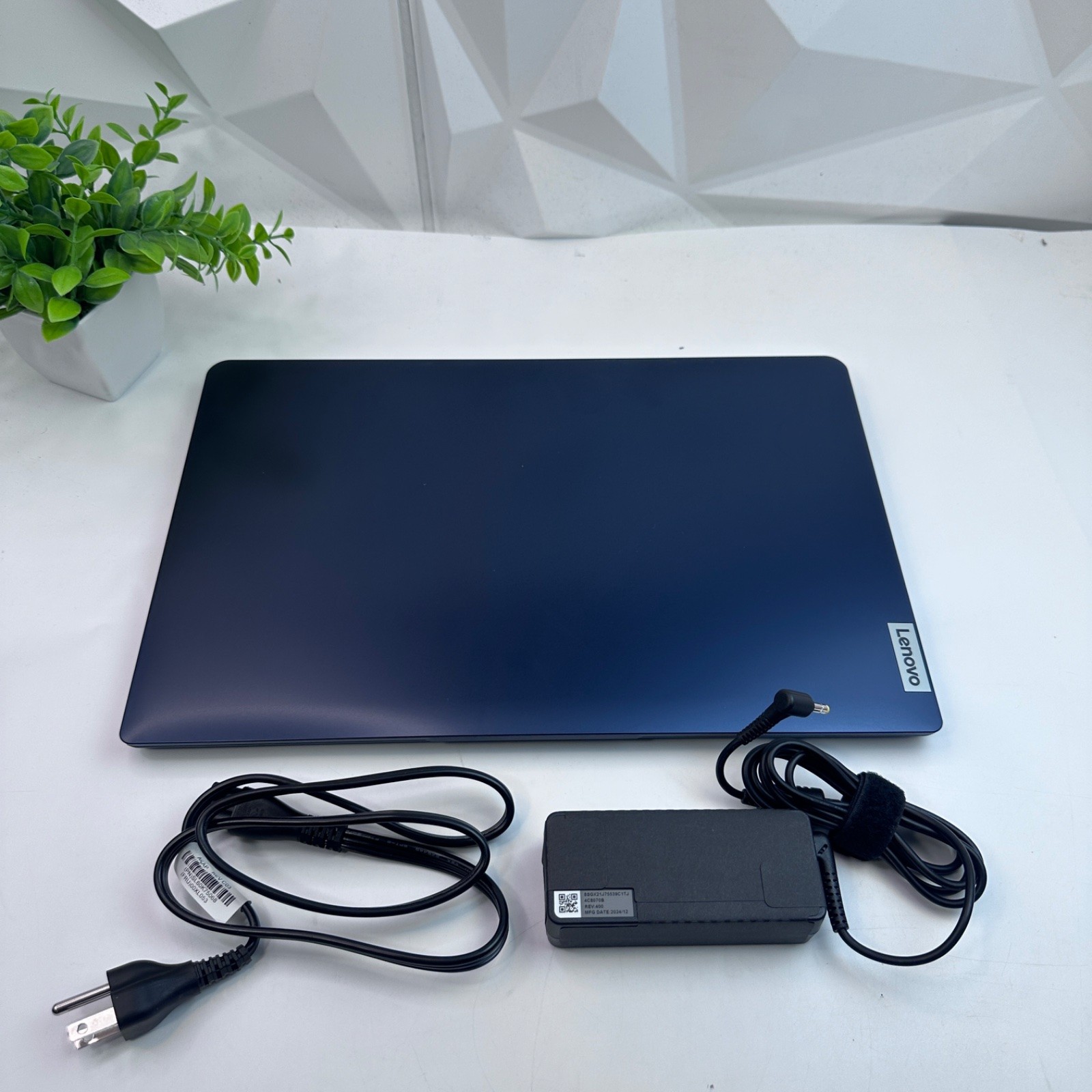 Lenovo IdeaPad 1 15AMN7 Laptop, 15.6″ FHD Touch, Ryzen 5 7520U, 8GB, 256GB SSD