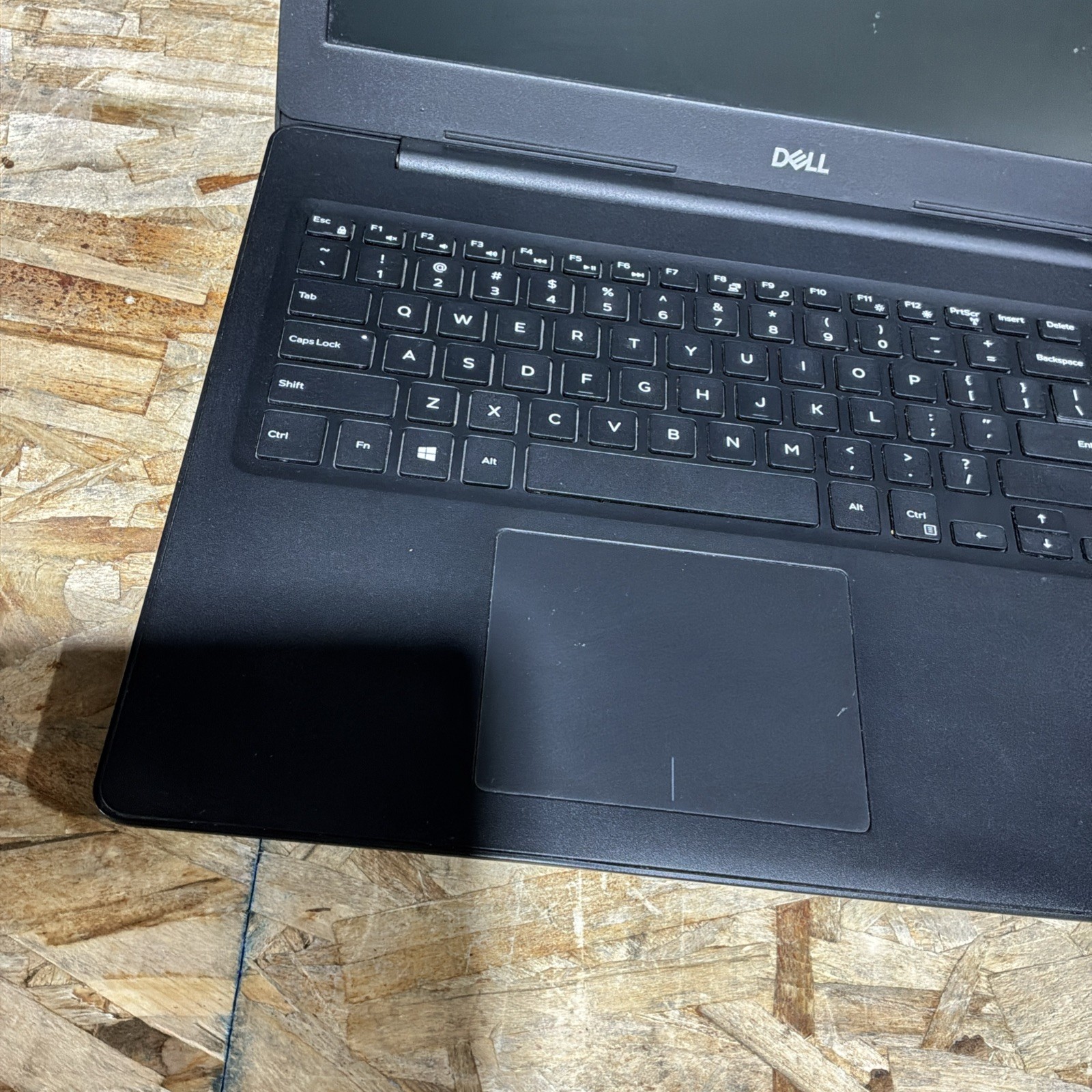 Dell Latitude 3590 15.6″ Laptop – Core i5-7200U / 8GB / 256GB SSD Win11 Pro C470