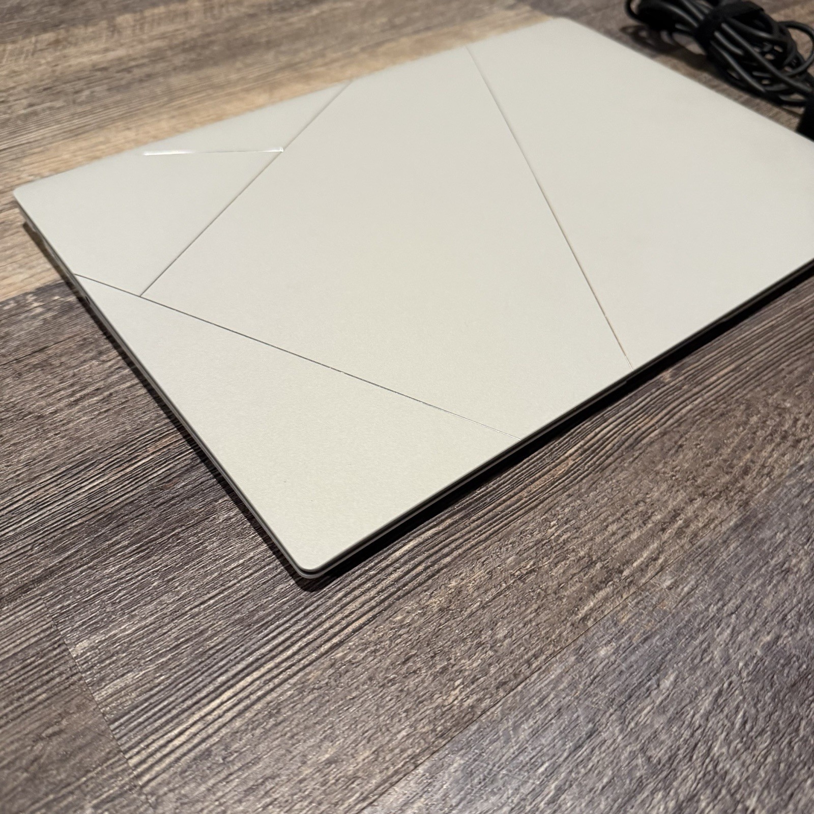 ASUS Zenbook S 16 16” 3K OLED Touchscreen 120Hz AMD Ryzen AI 9 365 24GB 1TB SSD