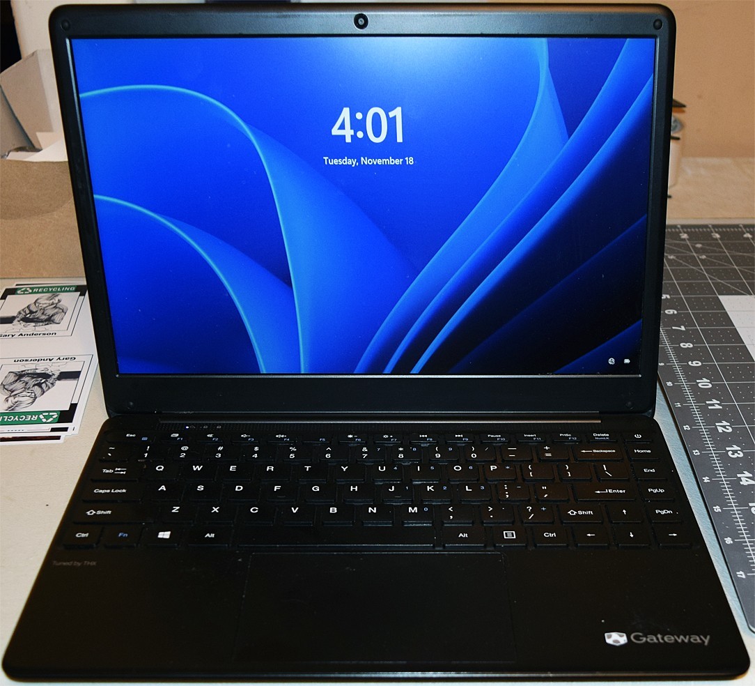-GATEWAY- ULTRA SLIM NOTEBOOK Laptop Computer- INTEL CELERON/Windows 10/64gb/Box