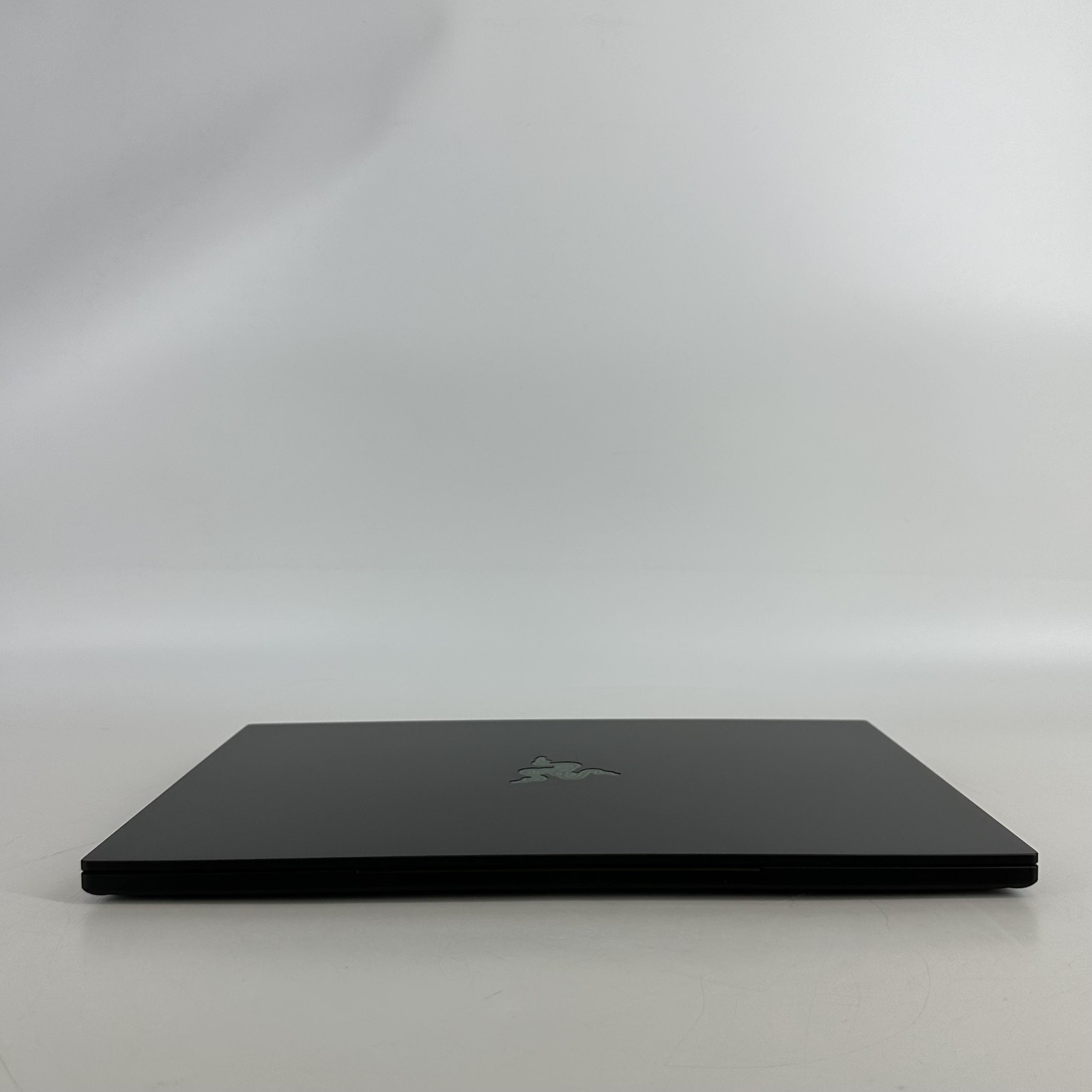 Razer Blade 16 240Hz QHD+ 2.0 GHz Ryzen AI 9 365 32GB 1TB RTX 5070 Ti Excellent
