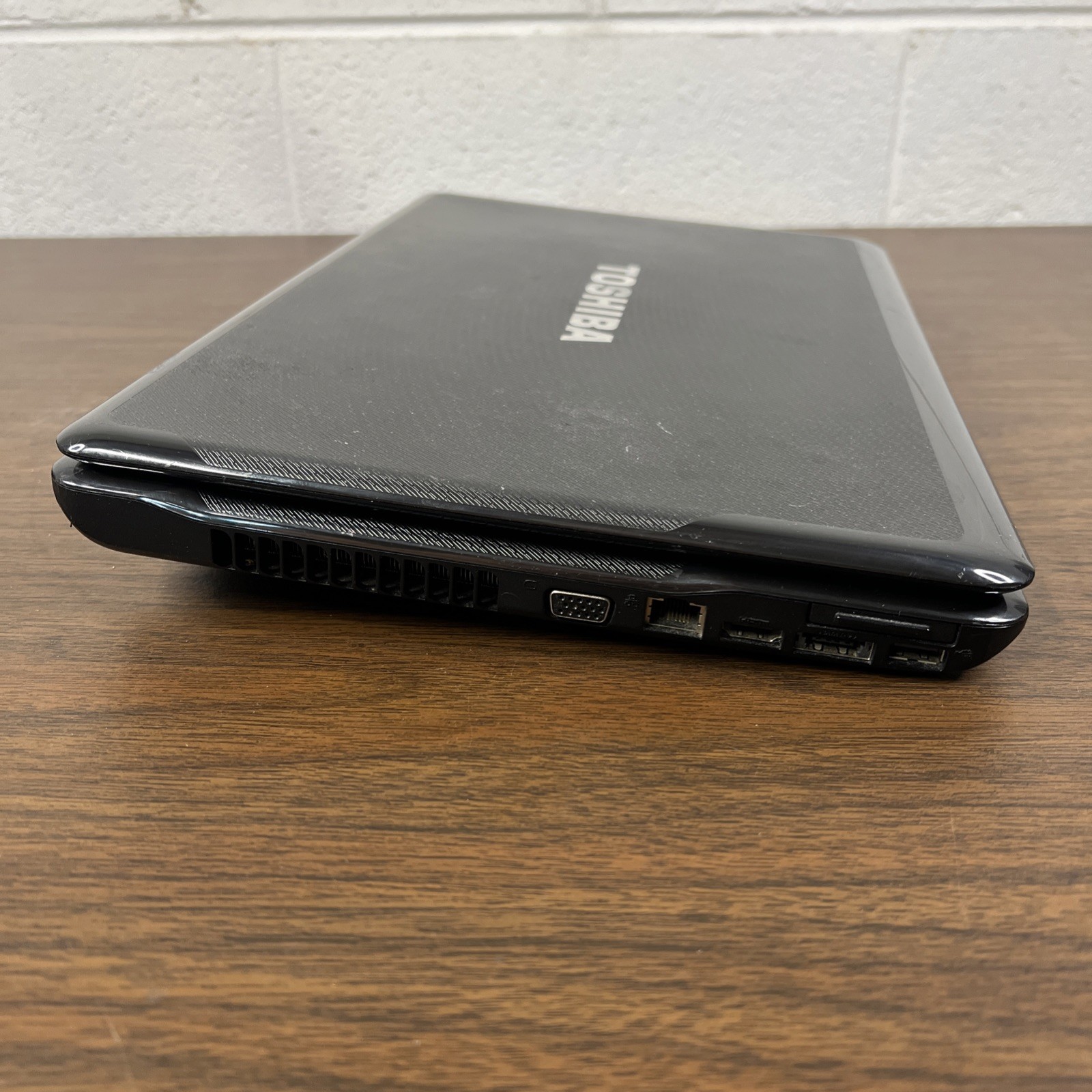 Toshiba Satellite A665 15″ Laptop Intel Core i3 M370 – BOOTS TO BIOS