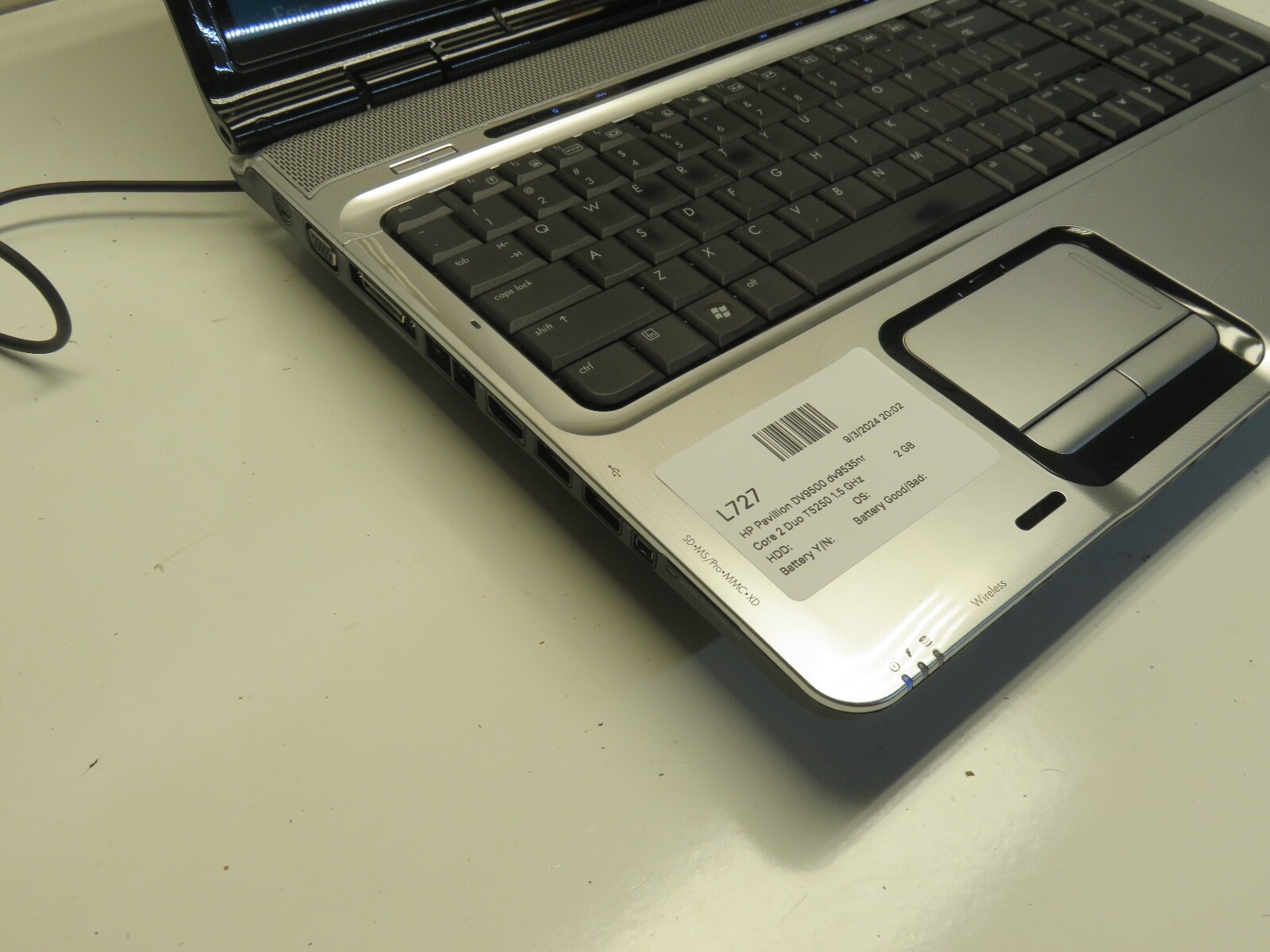 HP Pavillion DV9500 dv9535nr Core 2 Duo T5250 1.5 GHz 2 GB NO HDD No Batt
