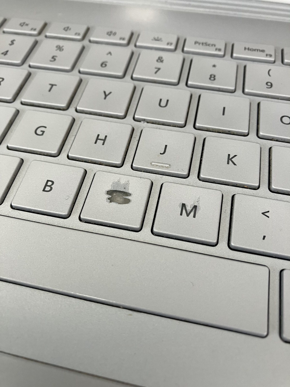 Microsoft Surface Book 2 13″ FOR PARTS AS-IS