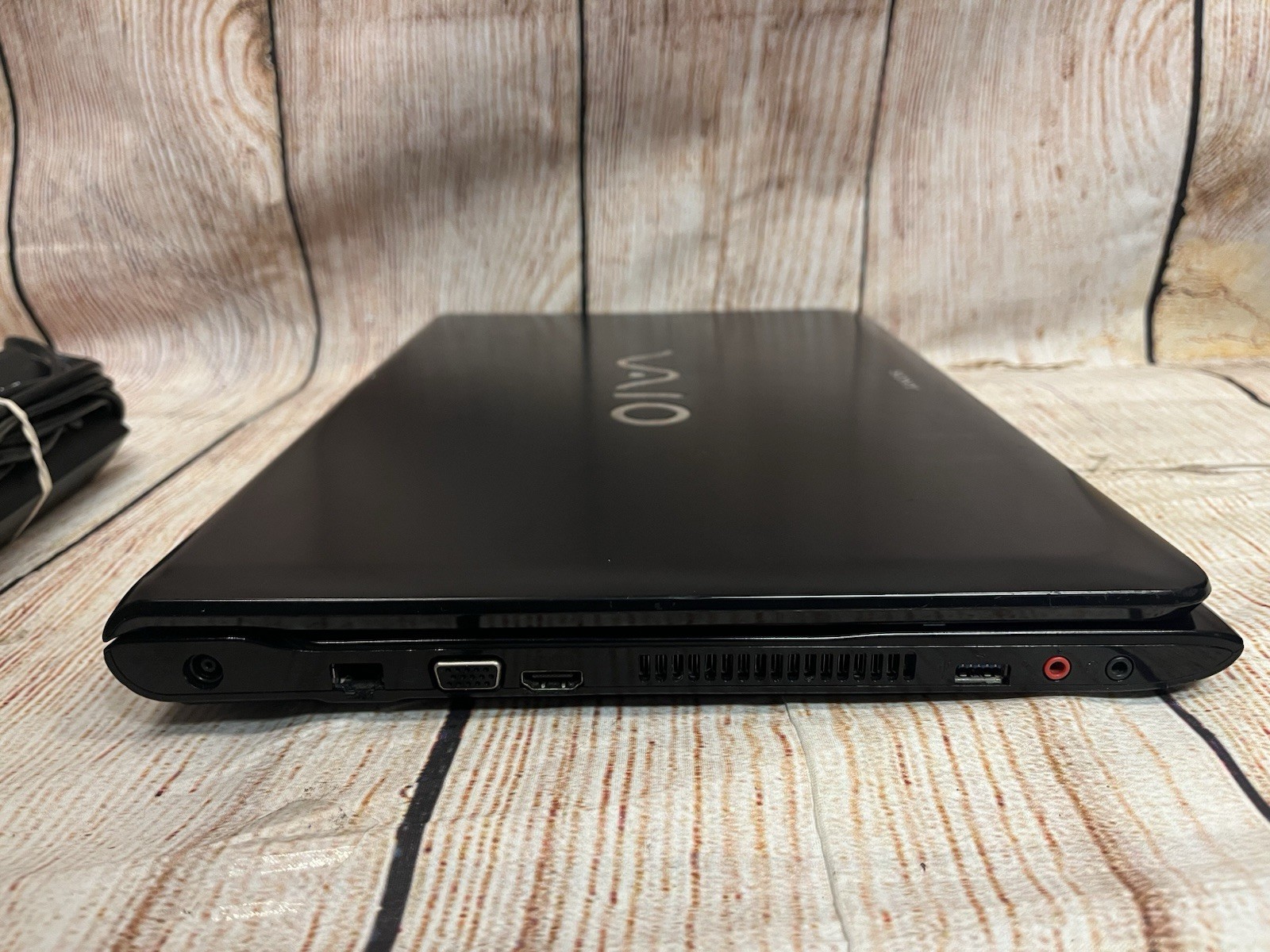 Sony VAIO 17” E Series Pentium 2020M SVE171G12L 8GB RAM 500 HDD NO OS