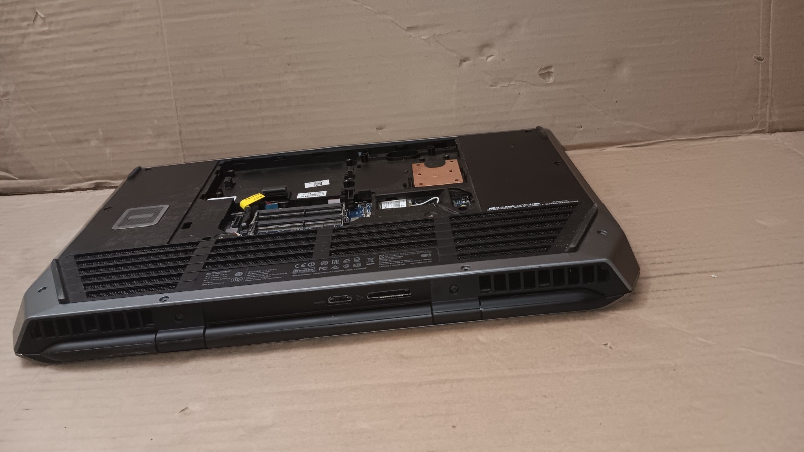 Dell Alienware 17 R3 Gaming Laptop Core i7 Motherboard 17.3″ LCD Screen Parts