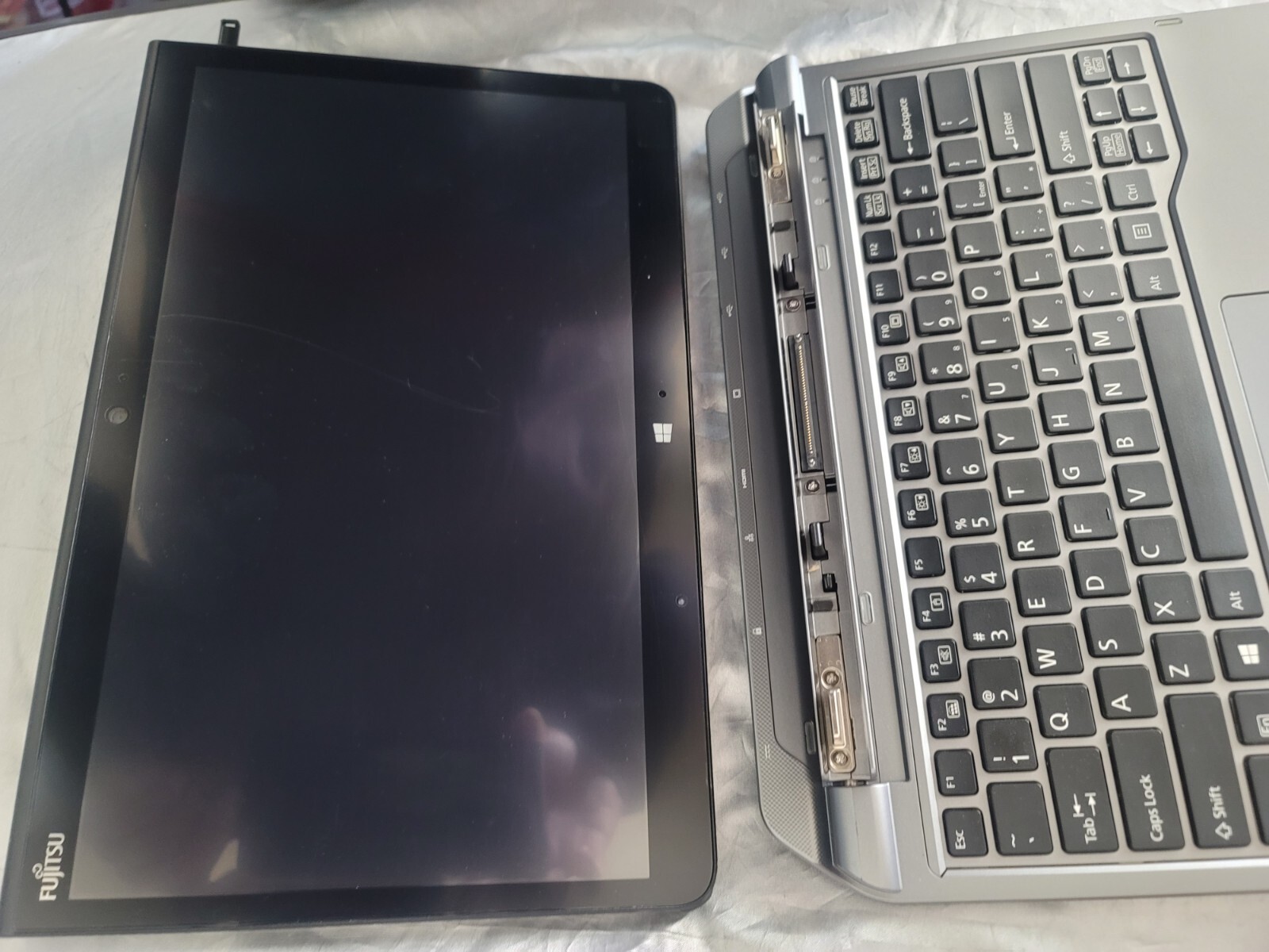 FUJITSU STYLISTIC Q736 i5-6200U 2.30GHZ 4GB RAM 128GB SSD with Keyboard