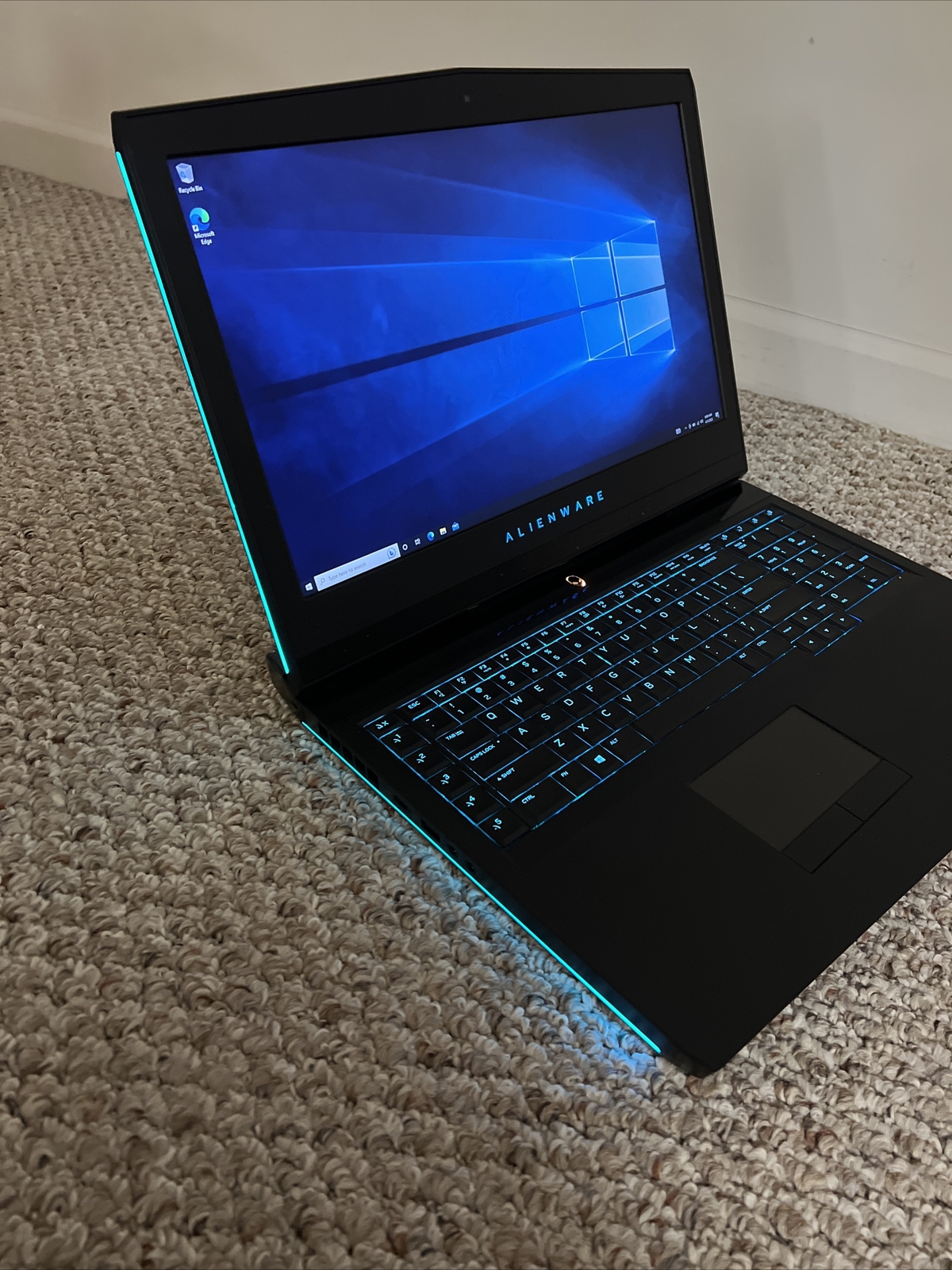 ALIENWARE 17 R4 17.3″ FHD I7-7700HQ 1TB HD / 120GB SSD 16GB Nvidia GTX 1060