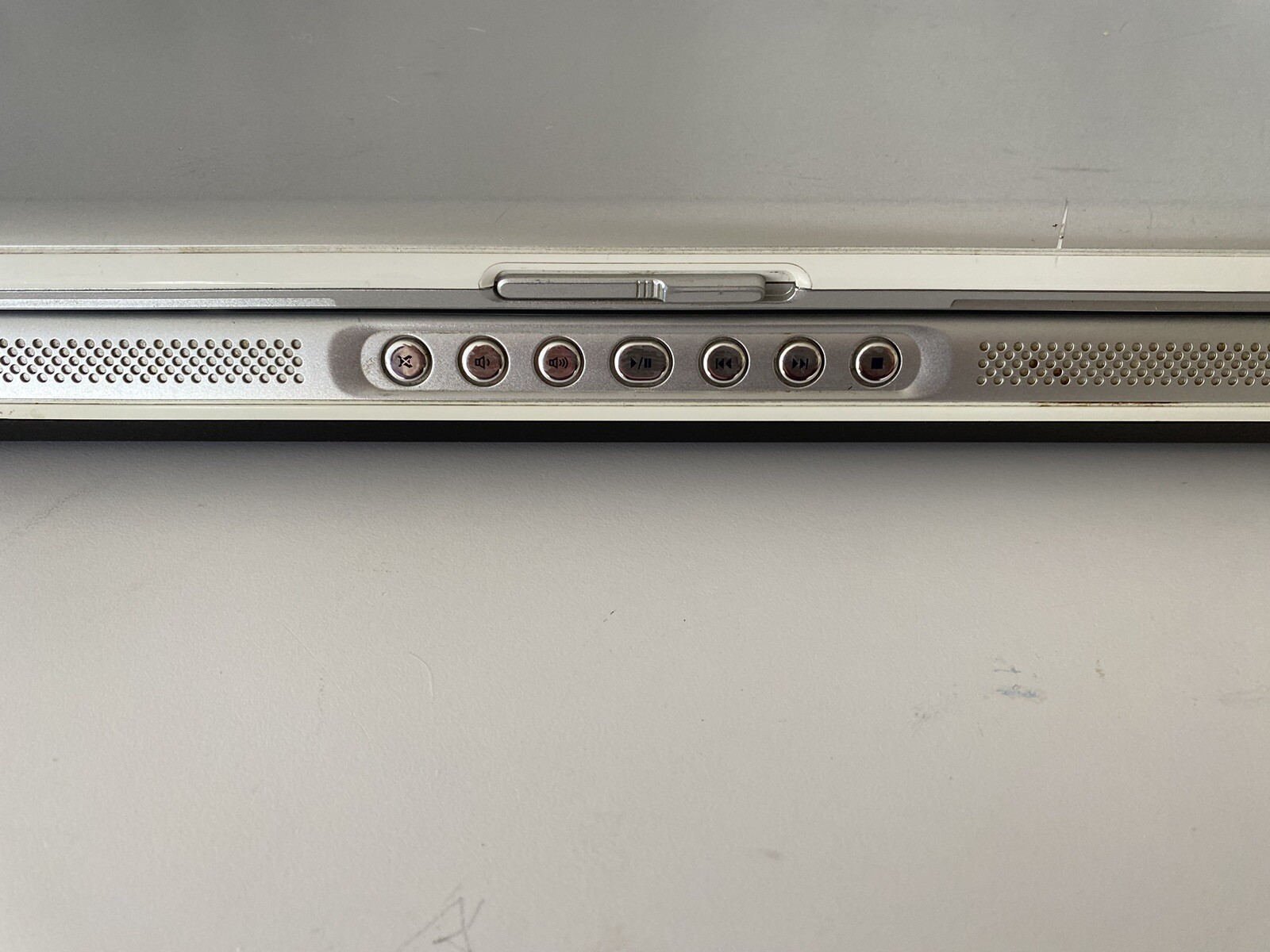 Dell Inspiron 6000 /15.4″/NO HDD/DVD -RW/Includes OEM Cord – Parts Only!