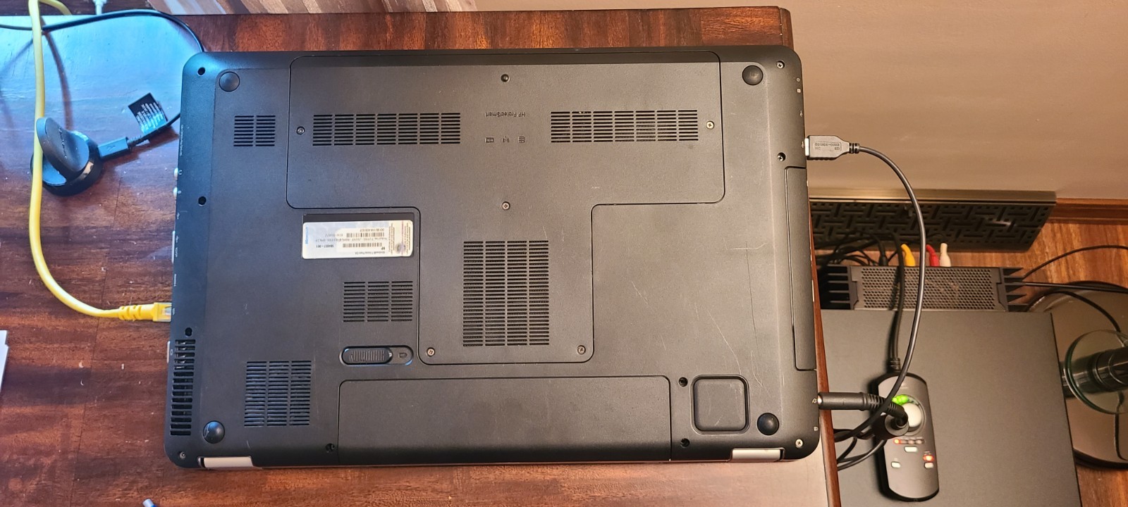 HP PAVILION DV7T- entertment PC 17.3″ intel CORE i7-740QM 640GB-HD,2 8GB DDR Mem