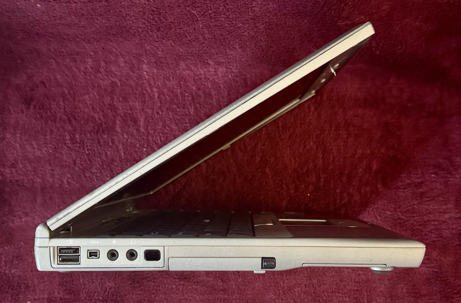COMPLETE Dell Latitude D400 Ultra-Portable 1.70GHz/1GB/30GB/SERIAL D-SUB/XP PRO