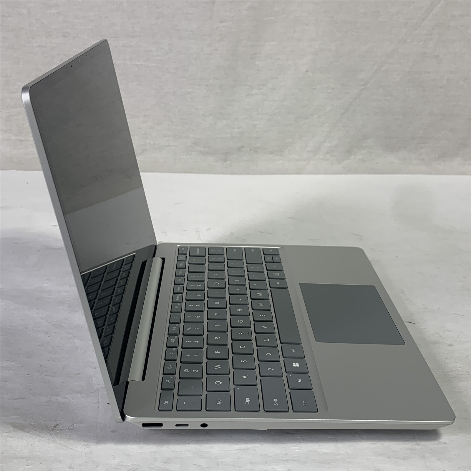 Microsoft Surface Laptop Go 2 12.4″ i5-1135G7 2.4GHz 16GB 256GB NVMe SSD – Win11