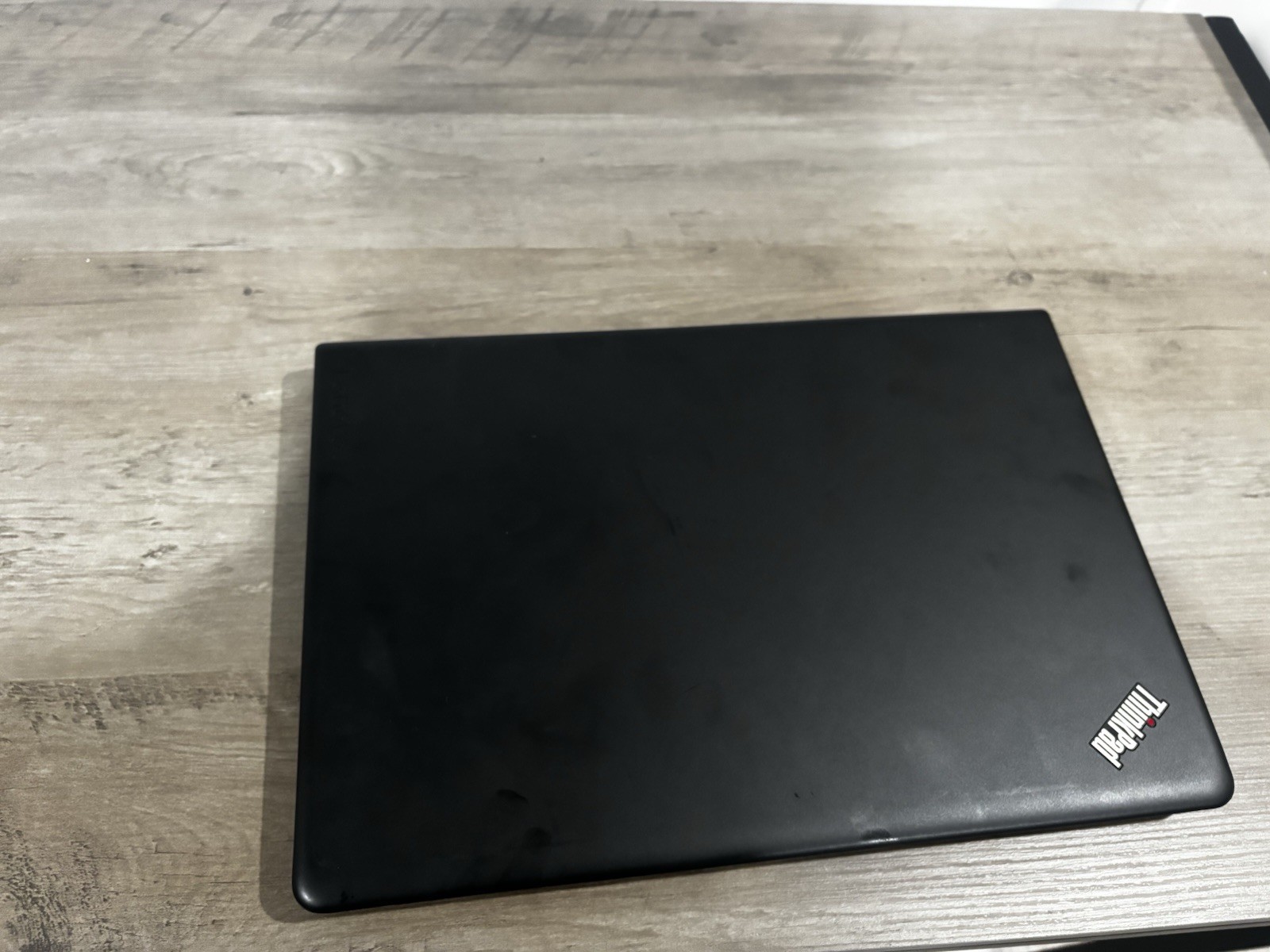 Lenovo ThinkPad E570 15.6″ (500 GB SSD, Intel Core i5-7200U, 16 GB RAM) Laptop