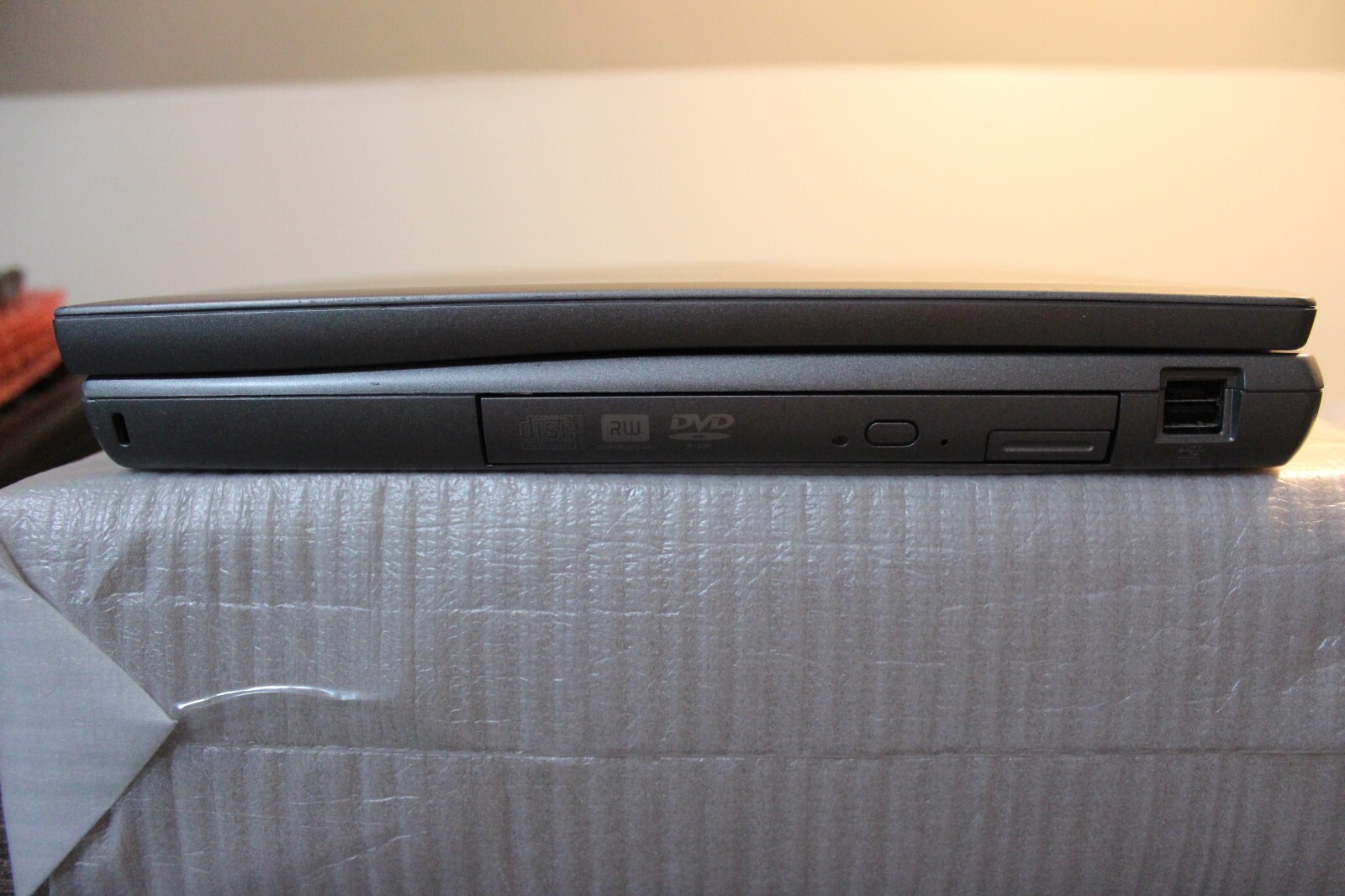 Dell D800 (1.40GHz/1GB/60GB/CDRW-DVD) WXGA Win XP PRO – SERIAL & PARALLEL Ports
